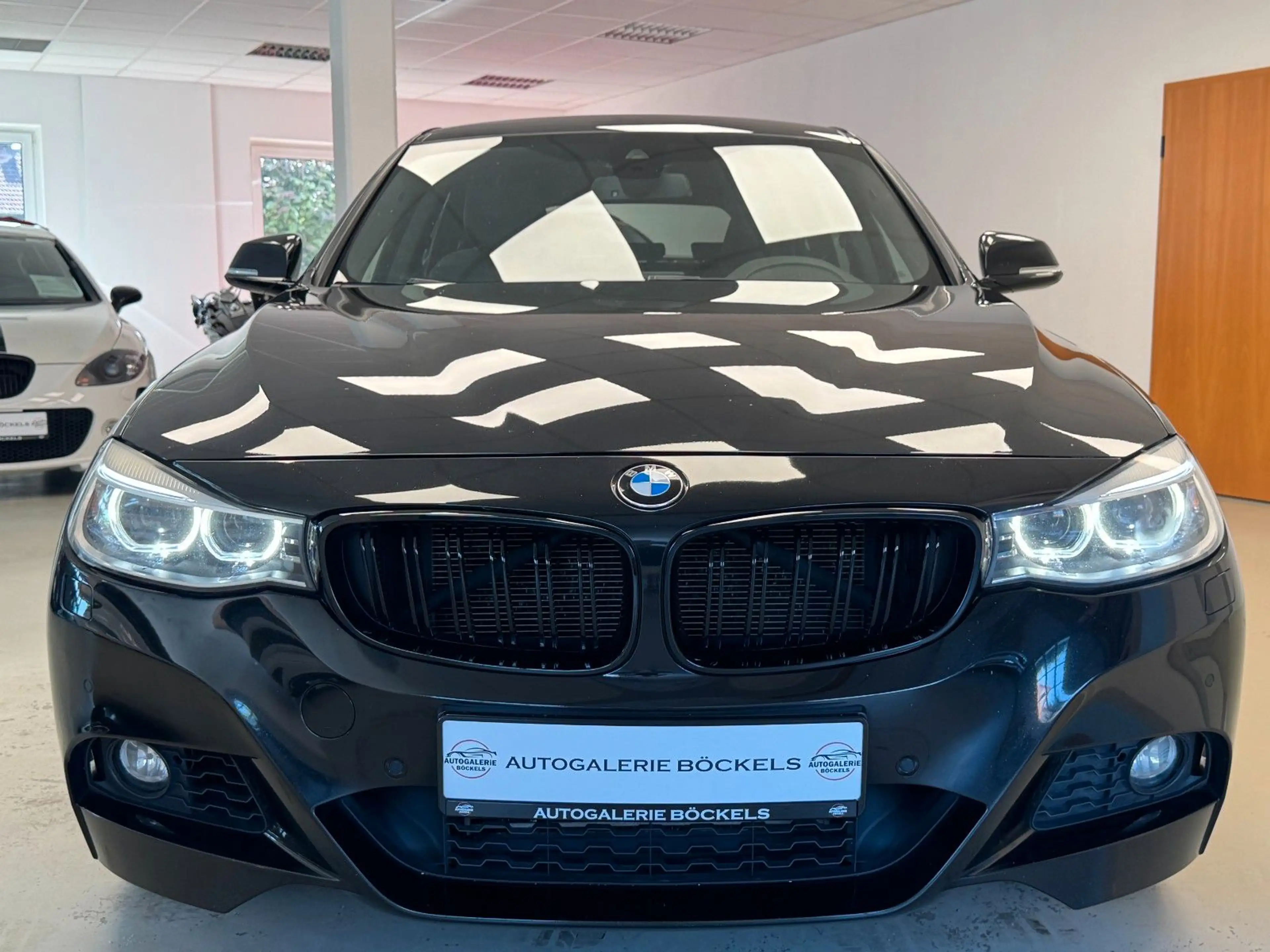 BMW 335 335 d xDrive Gran Turismo °M-Paket°AHK°2.Hand° — photo 2