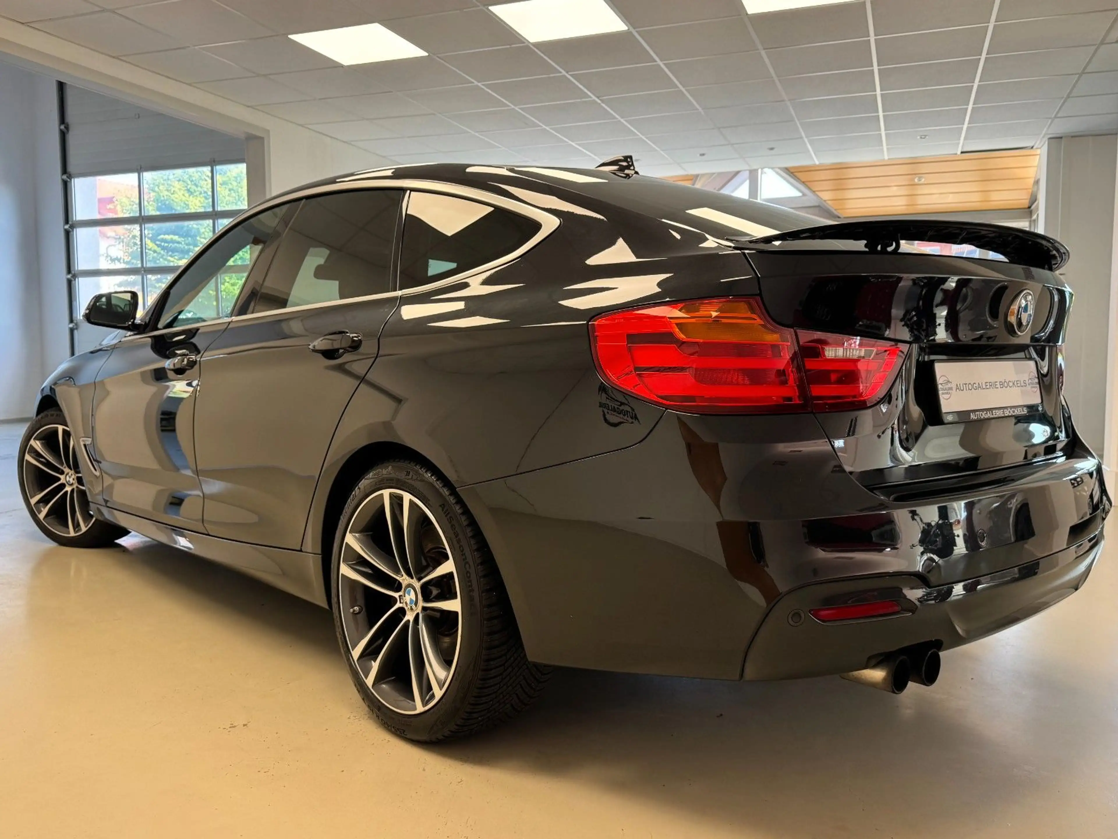 BMW 335 335 d xDrive Gran Turismo °M-Paket°AHK°2.Hand° — photo 7