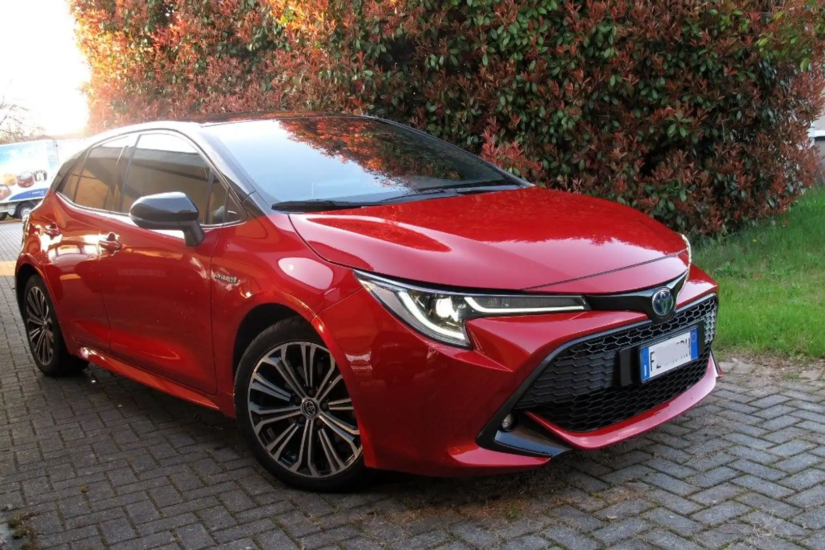 Toyota Corolla 2.0 Hybrid Style Rosso - 1