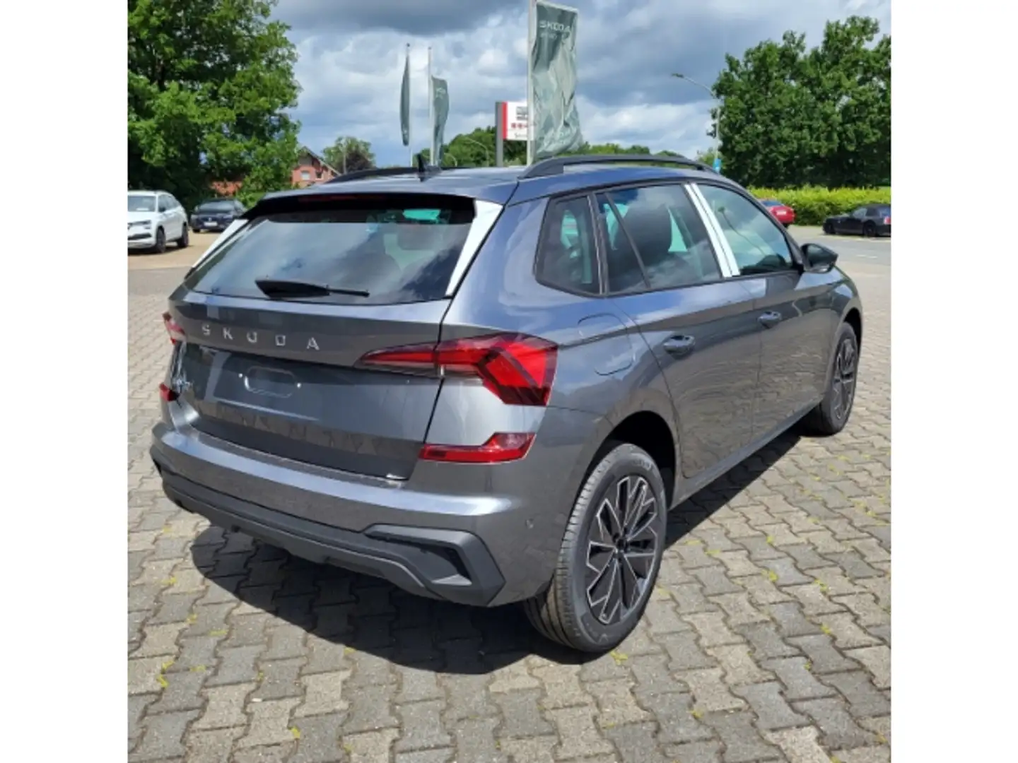 Skoda Kamiq Tour 1,0 TSI 85 kW 7-Gang-DSG AHK*ACC*PTS*LED Grigio - 2