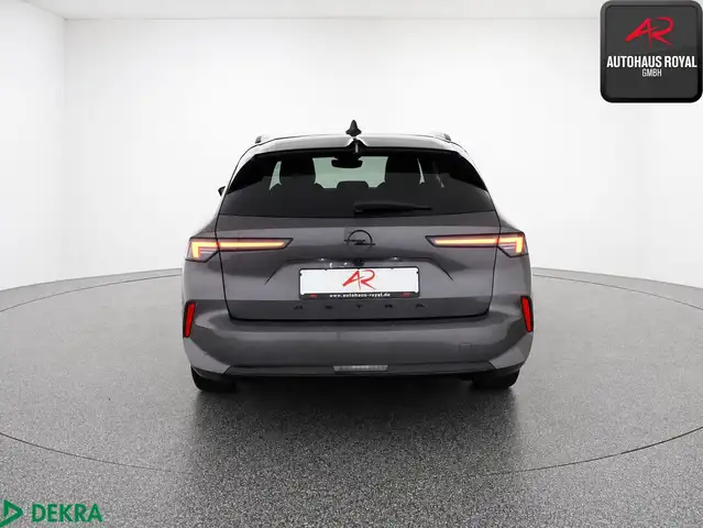 Opel Astra view 4