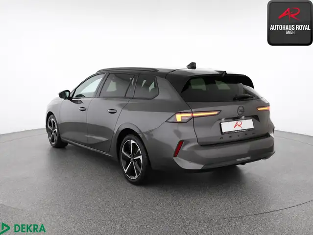 Opel Astra view 3