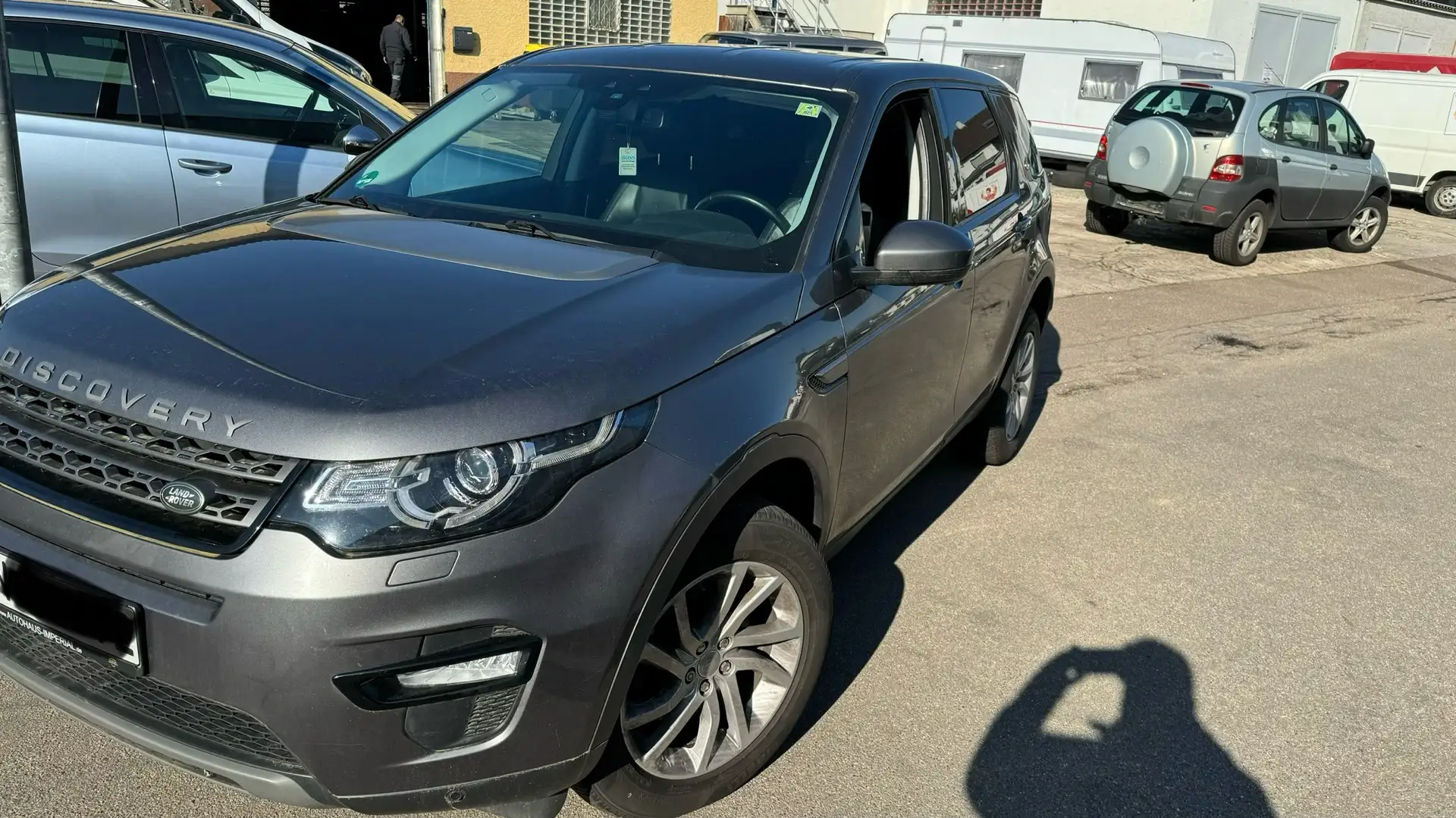Land Rover Discovery Sport TD4 Aut. HSE Grau - 2