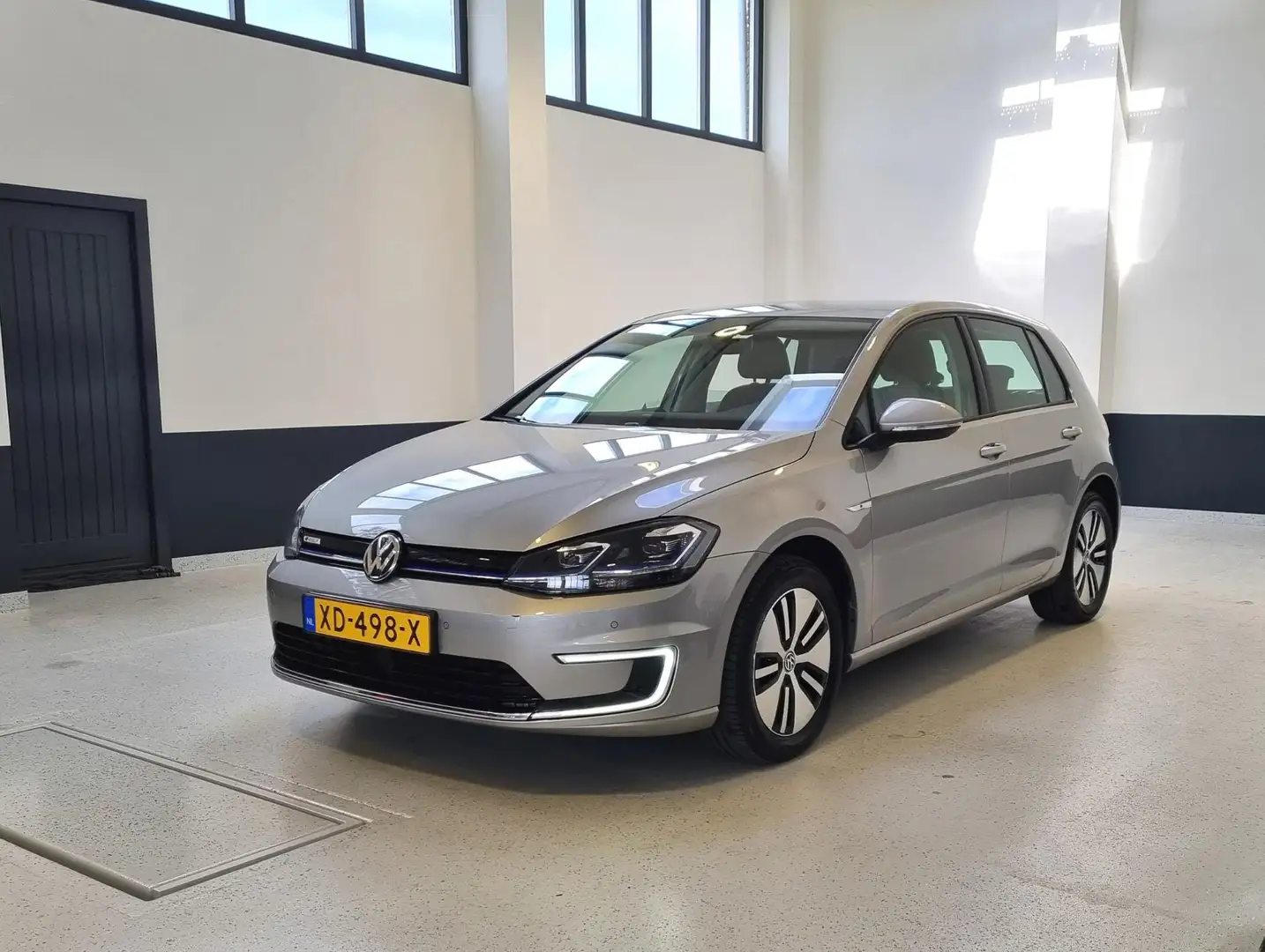 Volkswagen e-Golf E-Golf | NL | 1e Eigenaar | Navi | PDC | SUBSIDIE Gris - 2