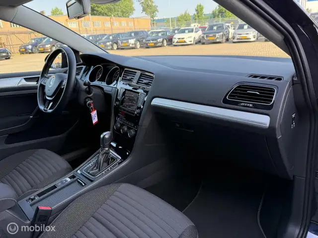Volkswagen Golf view 13