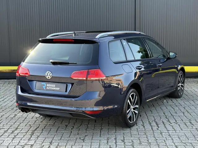 Volkswagen Golf view 3