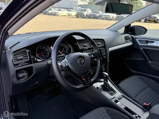 Volkswagen Golf view 11