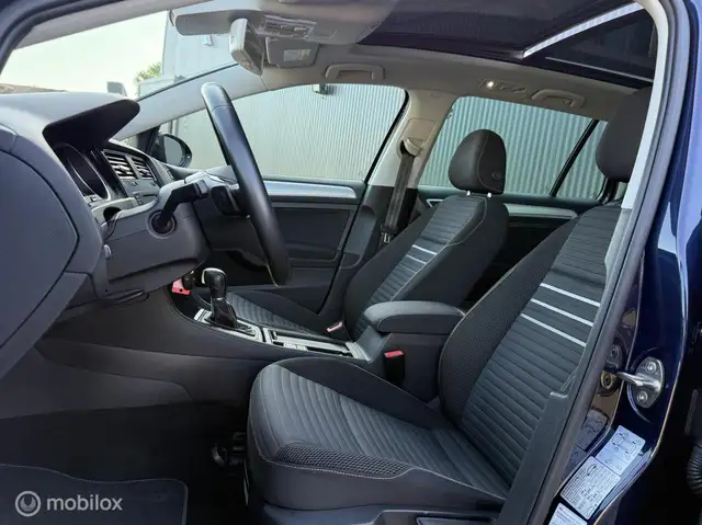 Volkswagen Golf view 4