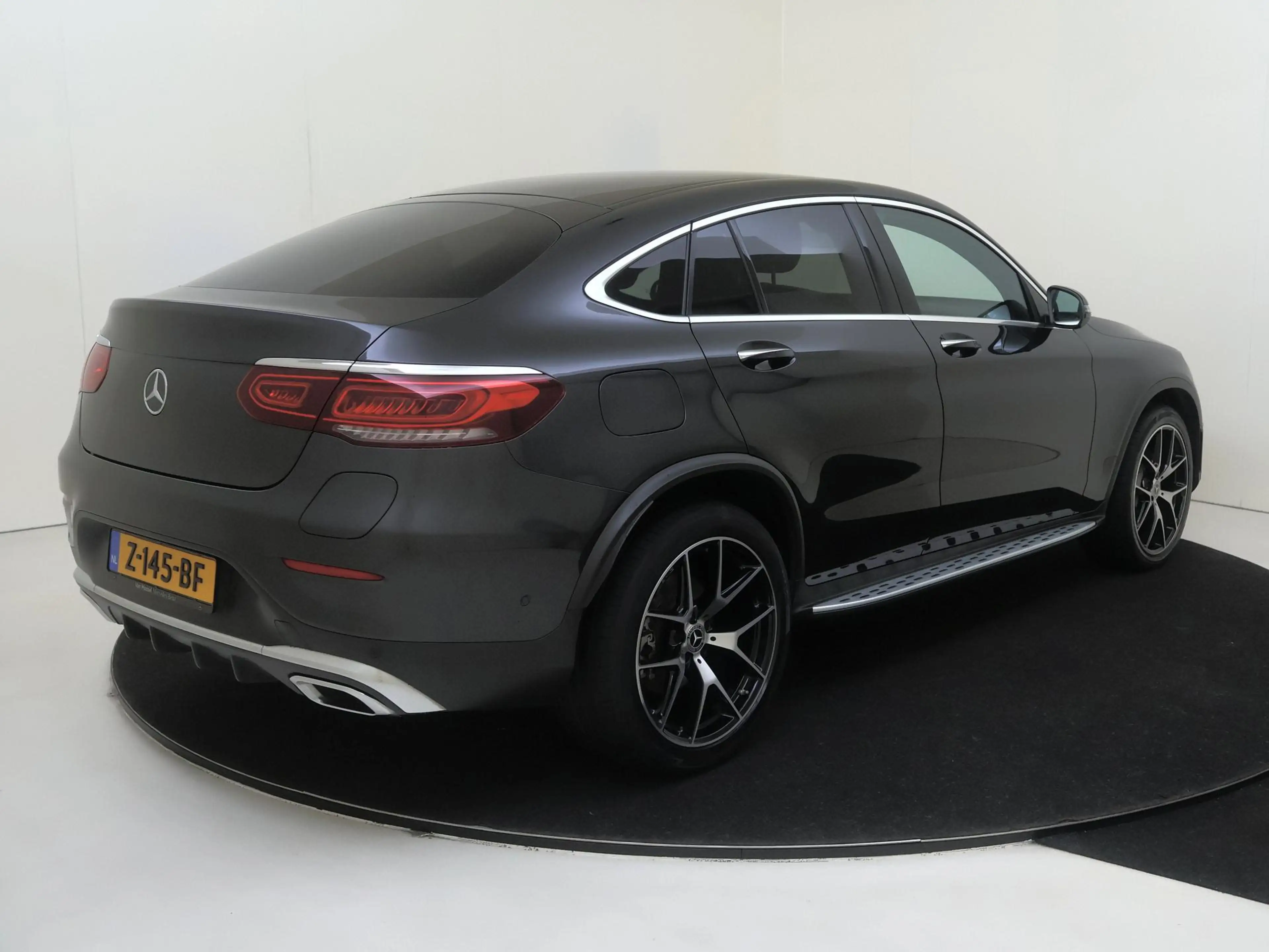 Mercedes-Benz GLC 300 Coupé 300e 4MATIC Premium Plus / AMG/ 20 inch/ Sto — photo 4