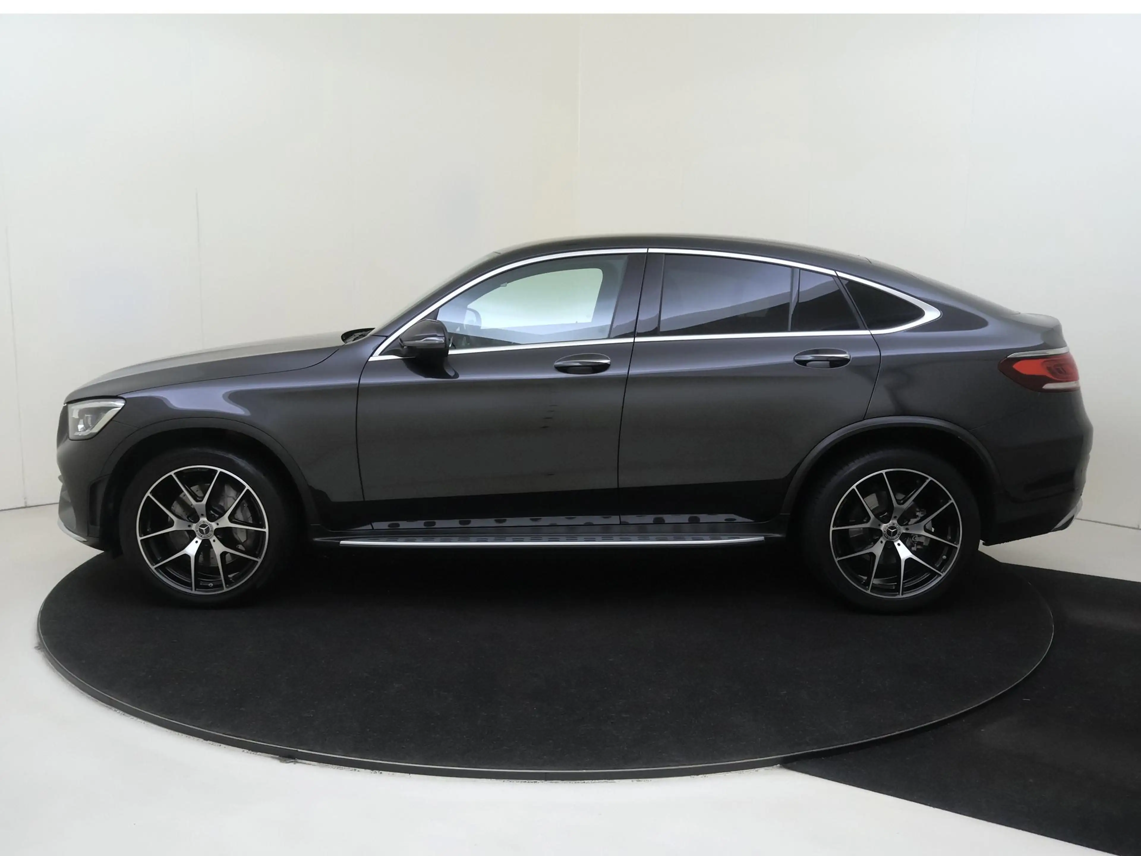 Mercedes-Benz GLC 300 Coupé 300e 4MATIC Premium Plus / AMG/ 20 inch/ Sto — photo 8
