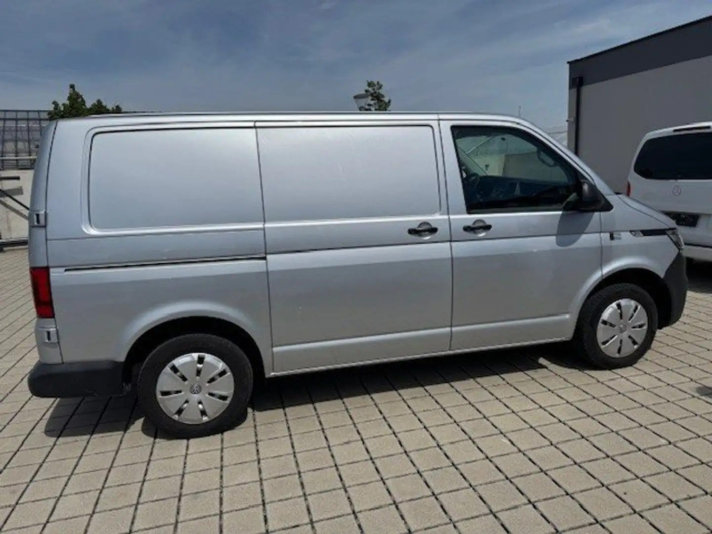 Volkswagen T6.1 Transporter 2.0 TDI Grau - 2