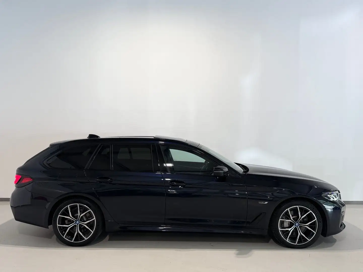 BMW 530 e G31 LCI/M-Sport/HEAD-UP/Panorama/ACC/Memory/LED Schwarz - 2