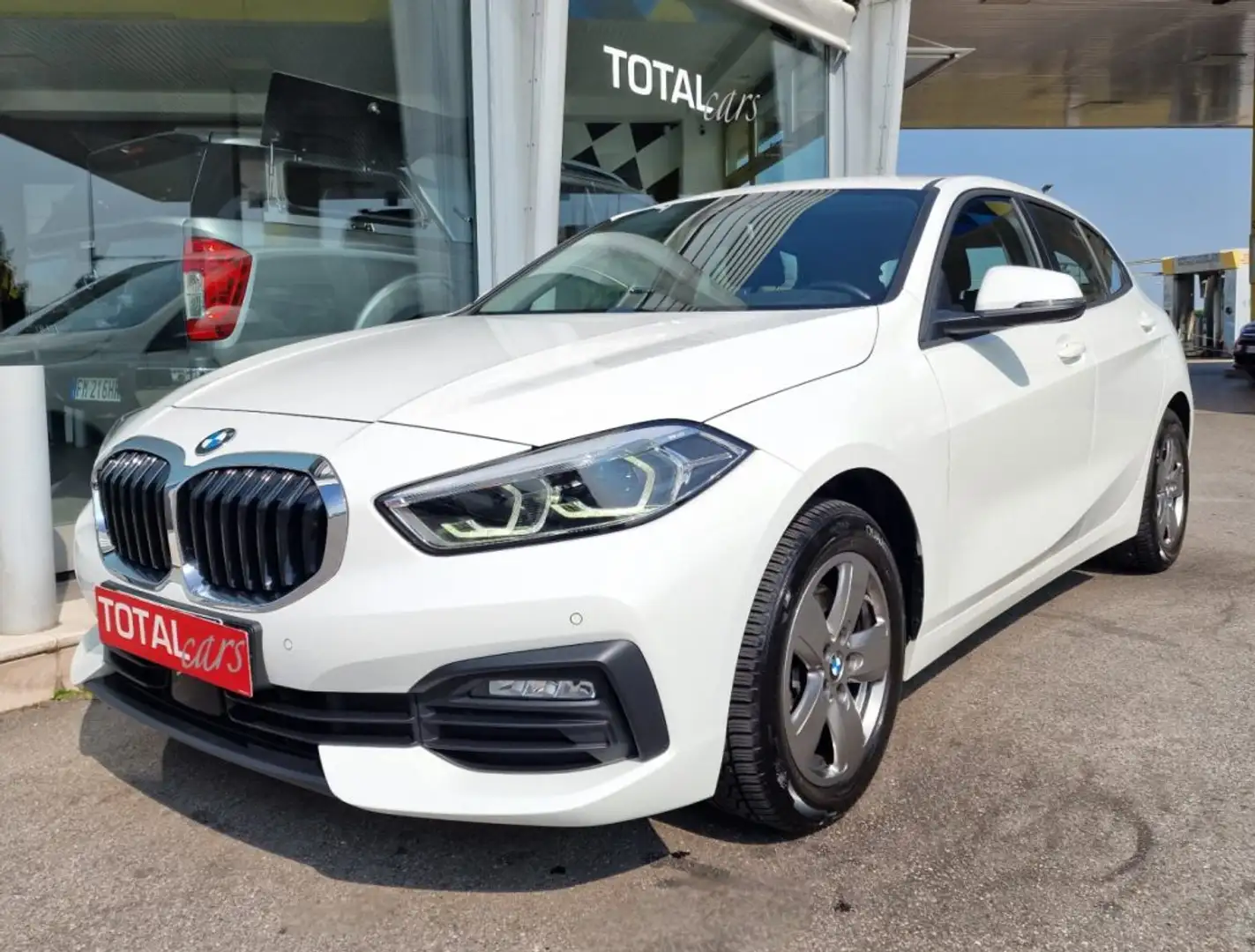 BMW 116 d 5p. Business Advantage IDEALE PER NEO PATENTATI Bianco - 1