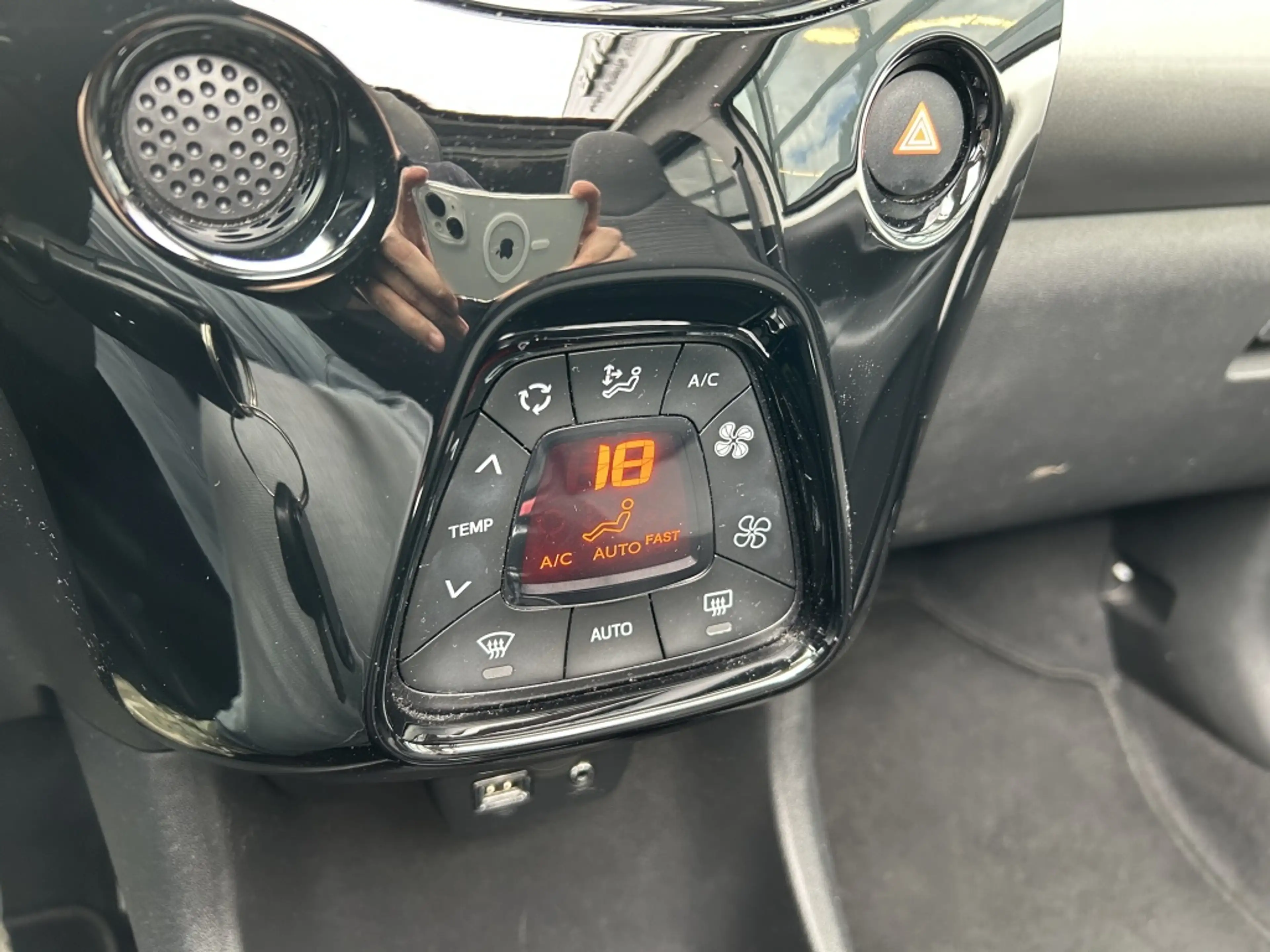 Citroen C1 1.0 VTi 68PK ETG 5D Airscape AIRSCAPE SHINE — photo 28