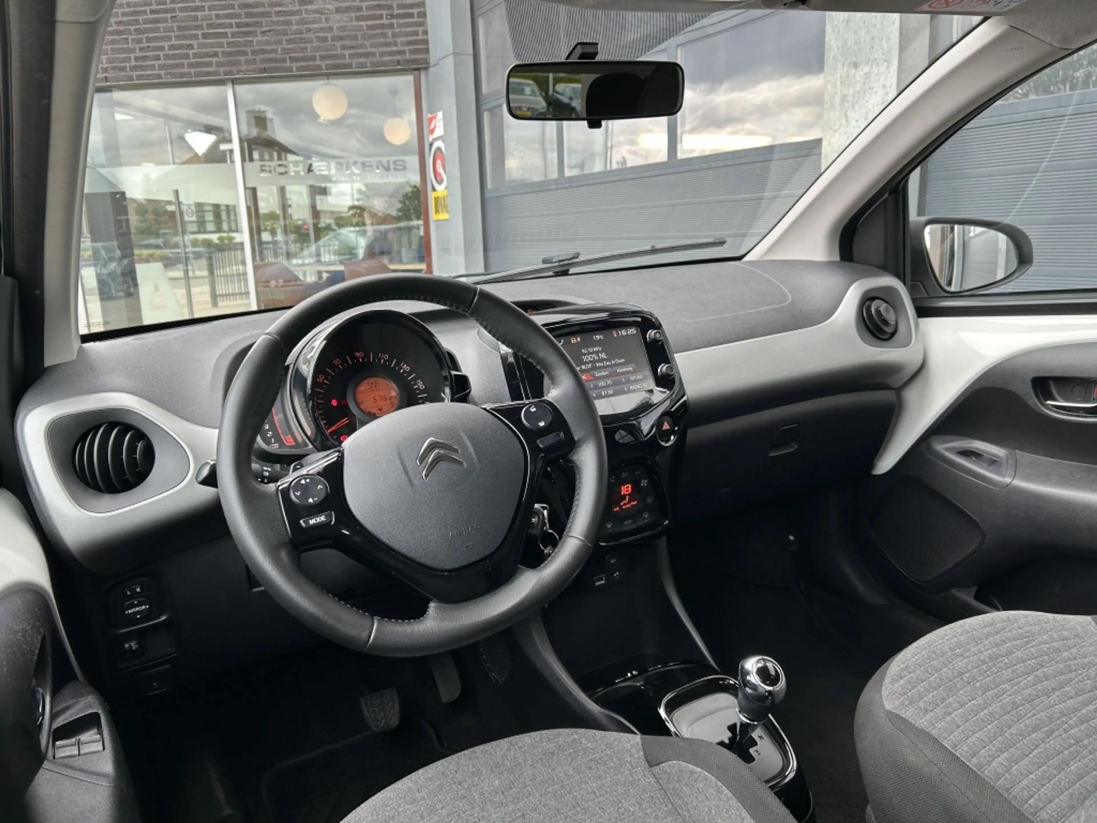 Citroen C1 1.0 VTi 68PK ETG 5D Airscape AIRSCAPE SHINE — photo 19