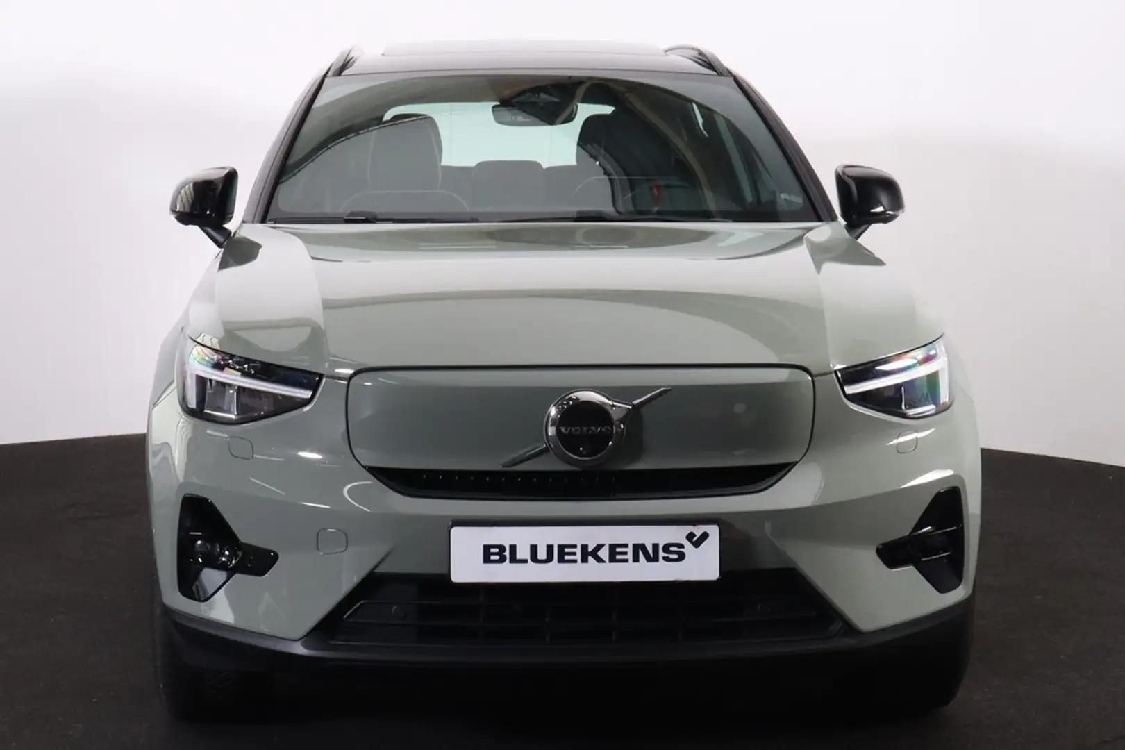 Volvo XC40 Recharge Ultimate 70 kWh - Panorama/schuifdak - In Groen - 2