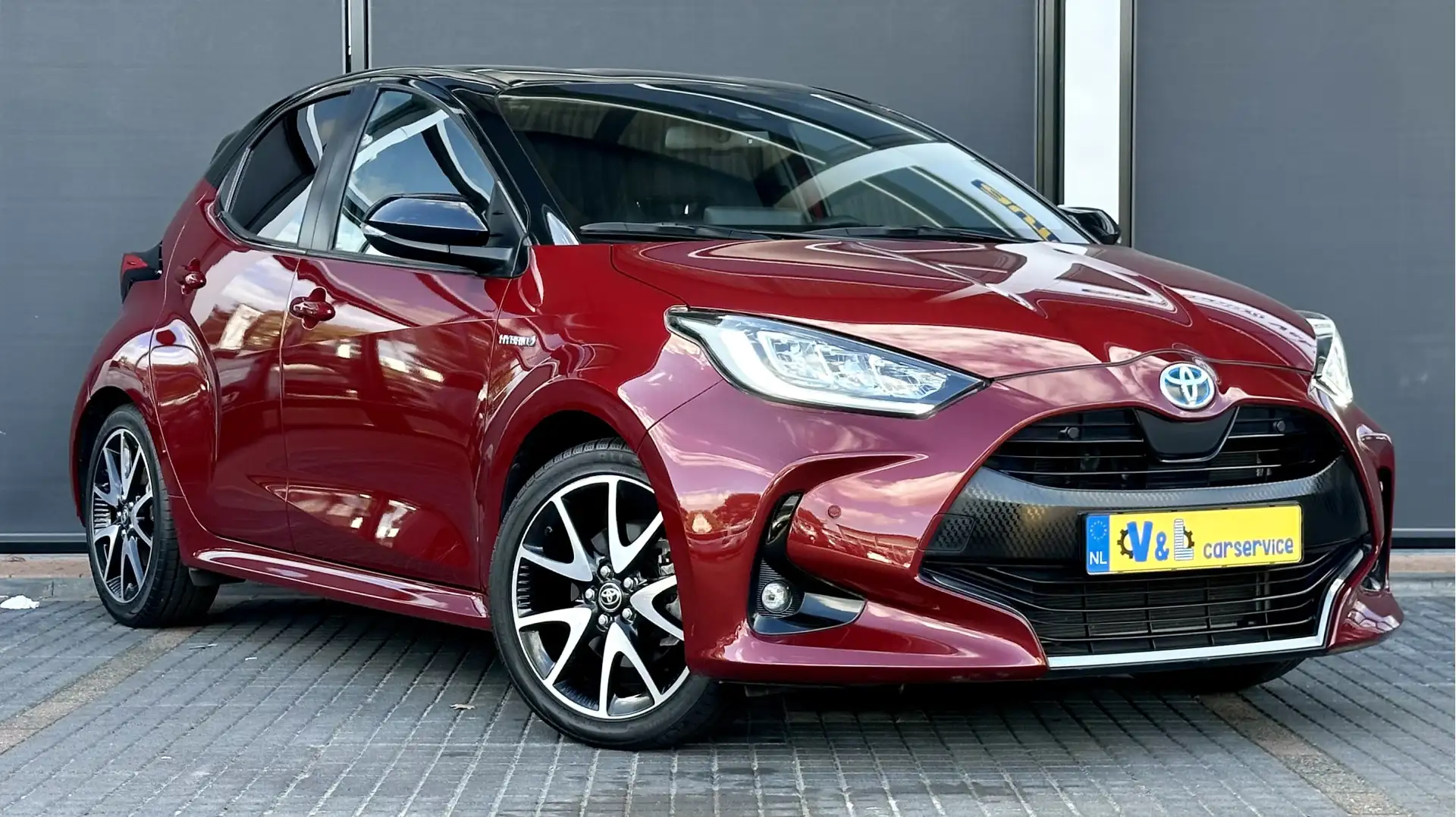 Toyota Yaris 1.5 Hybrid Launch Edition / Bi-Tone / HUD / Stoelv Rosso - 1