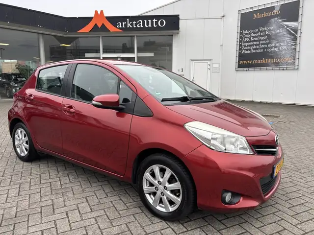 Toyota Yaris 1.0 VVT-i Aspiration met Trekhaak en ijskoude airc
