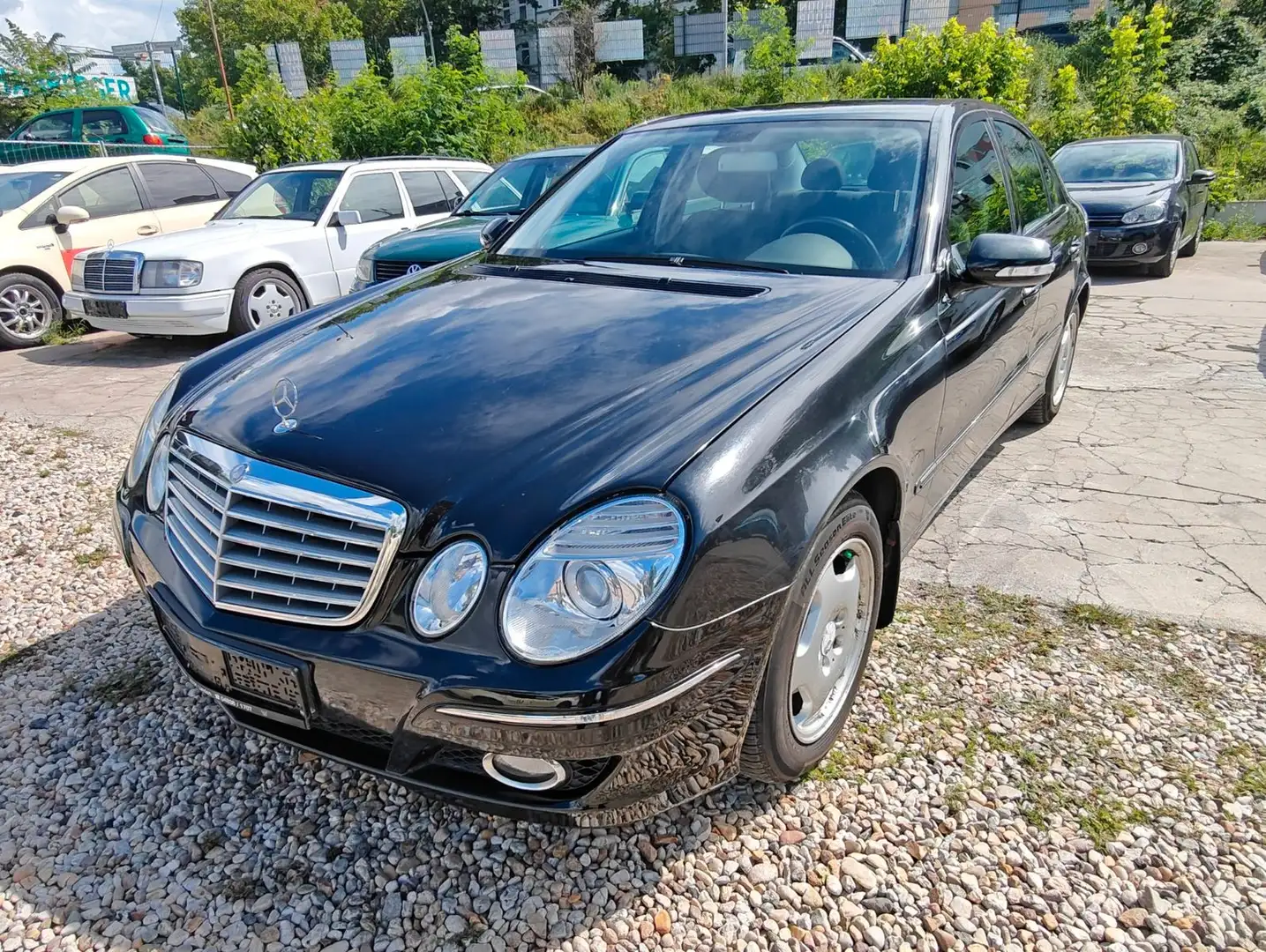 Mercedes-Benz E 200 Lim* E 200 CDI*AUTOMATIK*SITZHEIZUNG*AHK* Schwarz - 1