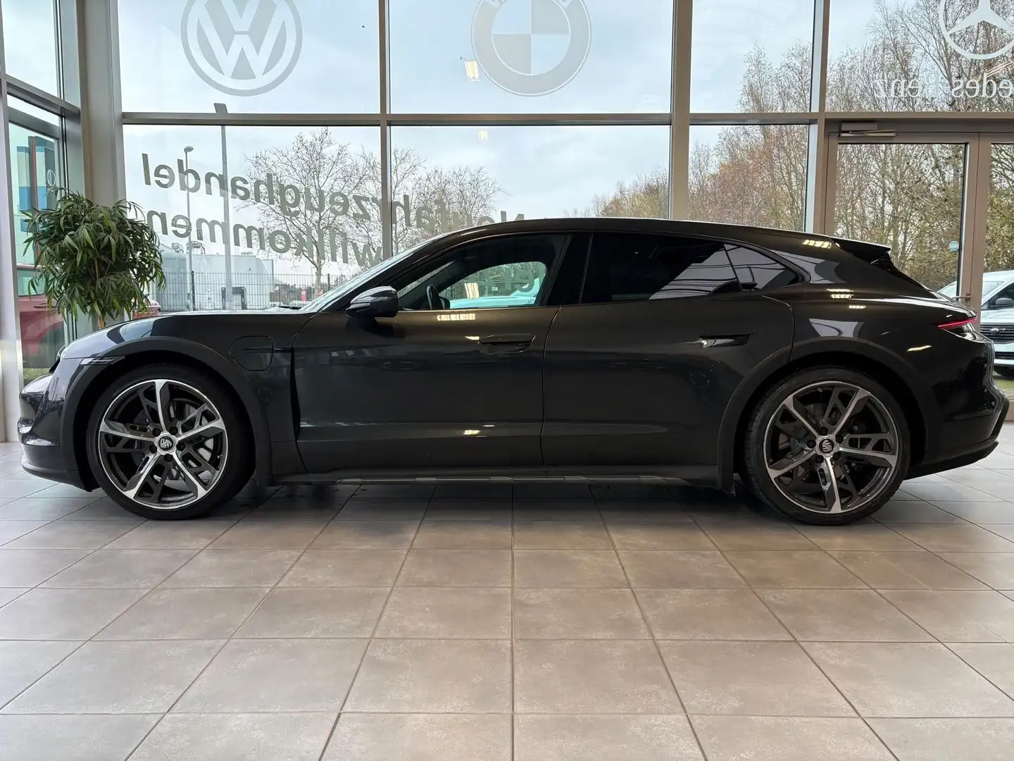 Porsche Taycan Cross Turismo 4 performance 93 kwh Grau - 2