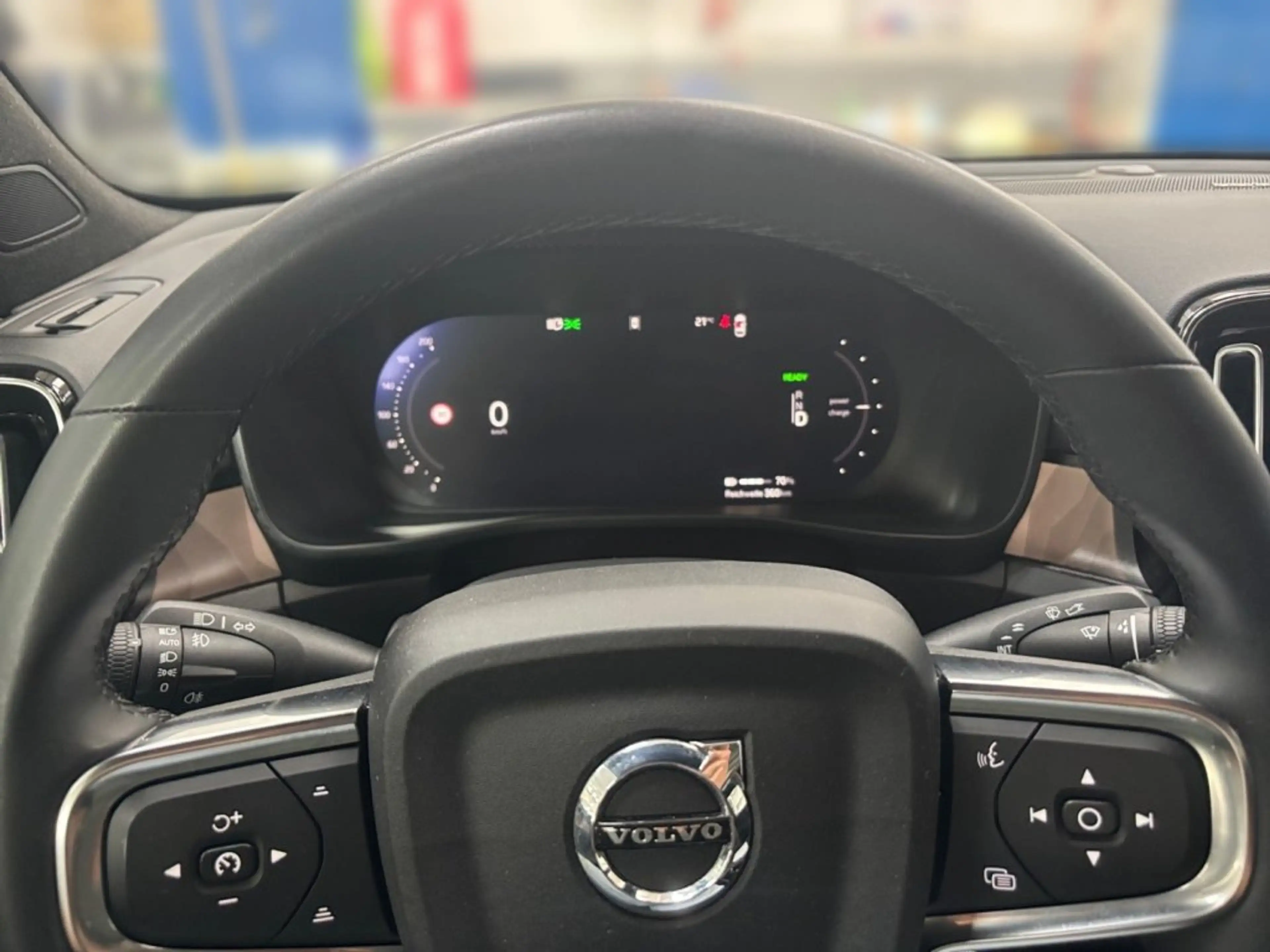Volvo C40 AWD Recharge Twin 78kWh Ultimate — photo 11