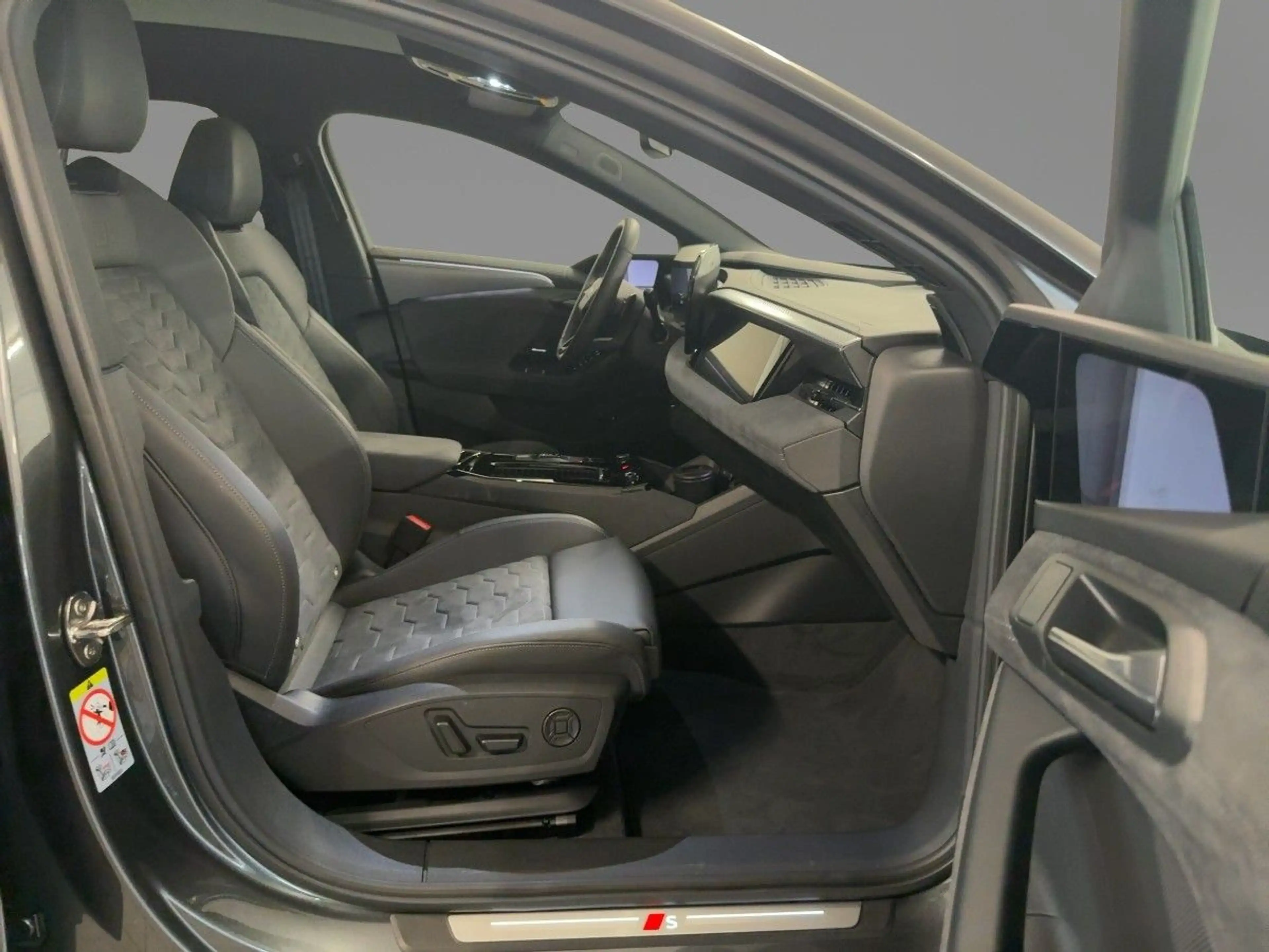 Audi A6 e-tron edition one grey performance — photo 10