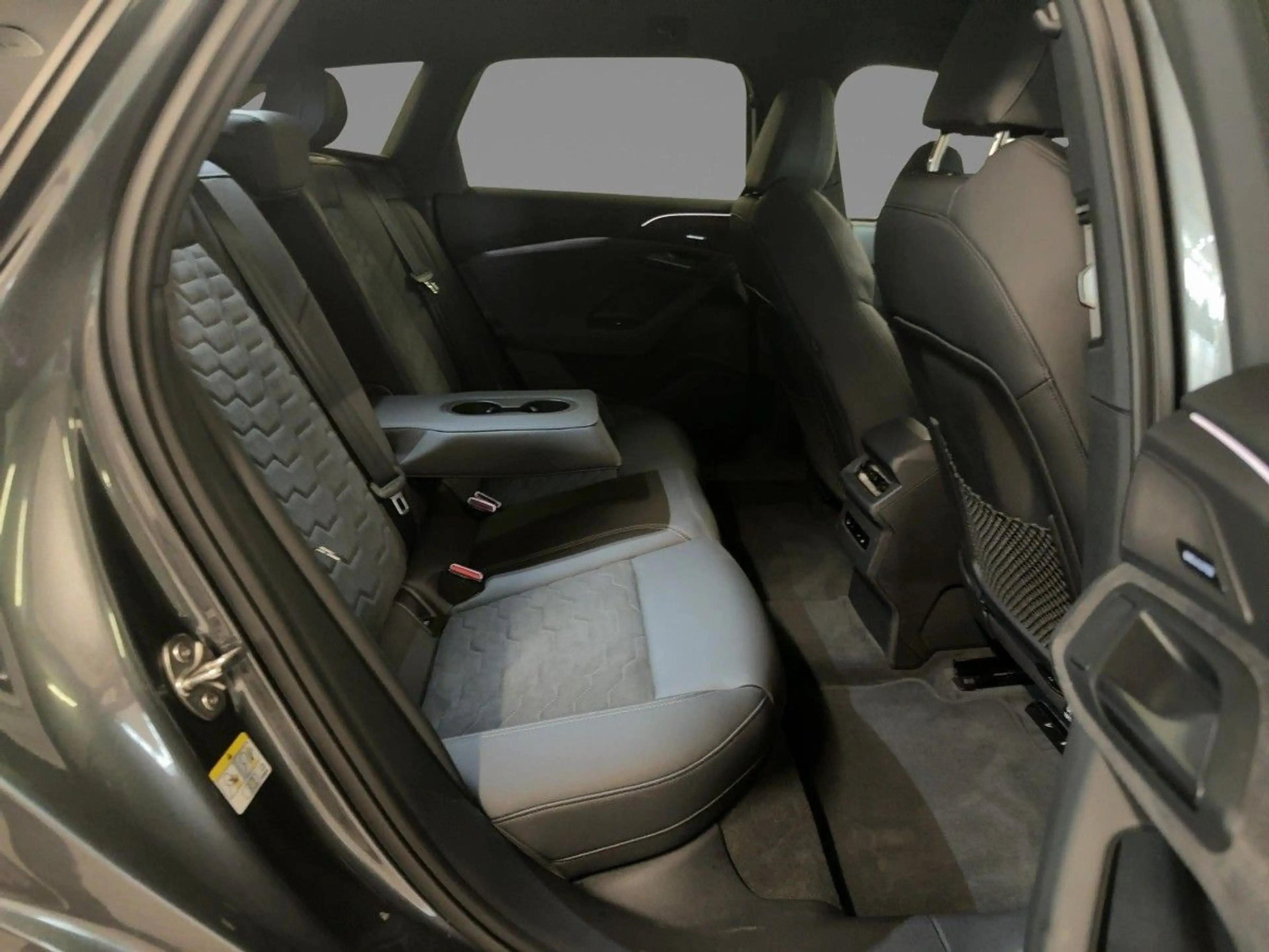 Audi A6 e-tron edition one grey performance — photo 11