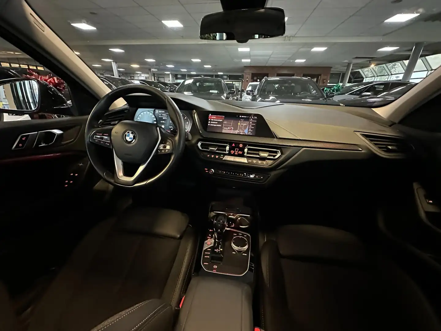 BMW 118 1-serie 118i High Executive/PANO-DAK/APP-CONNECT/N Grijs - 2