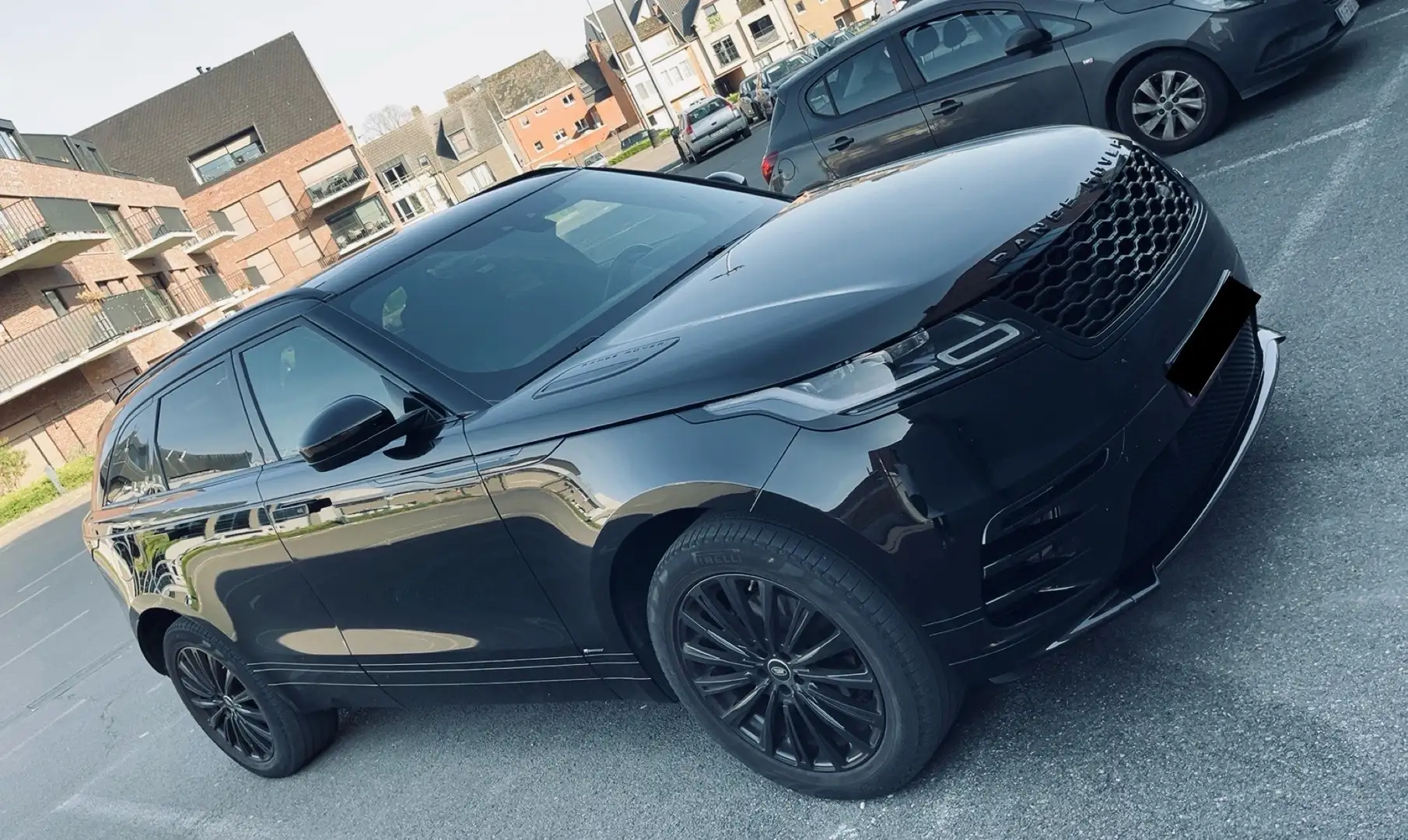 Land Rover Range Rover Velar 2.0d R-Dynamic Zwart - 2