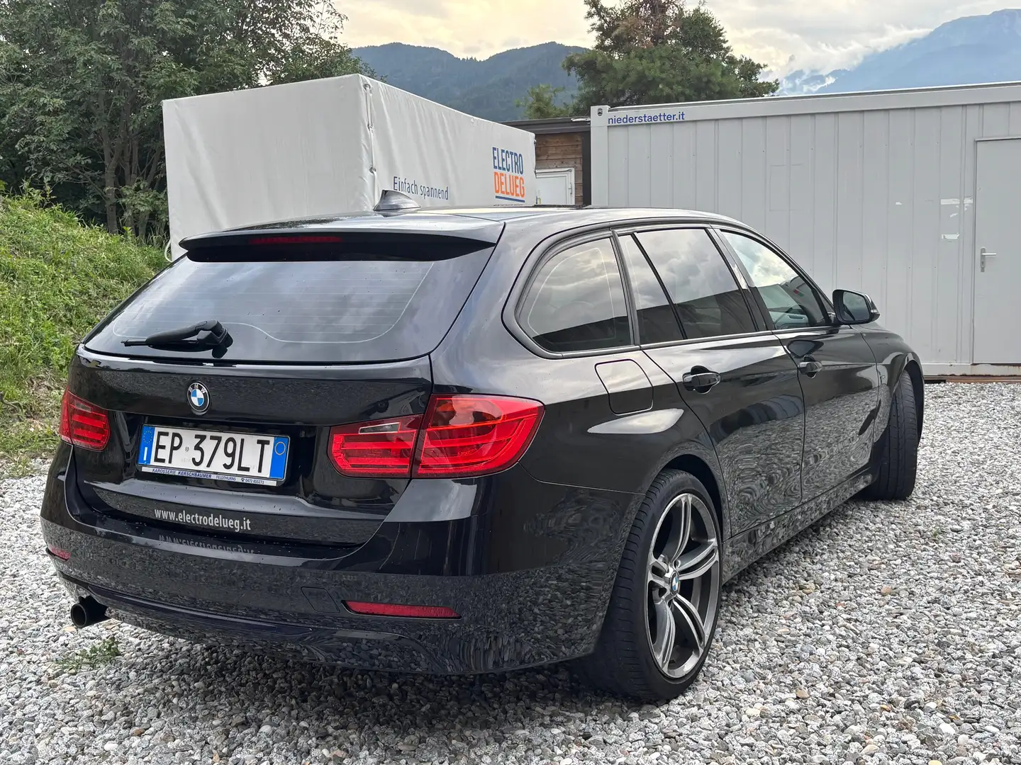 BMW 318 Serie 3 F31 2012 Touring 318d Touring Sport Nero - 2