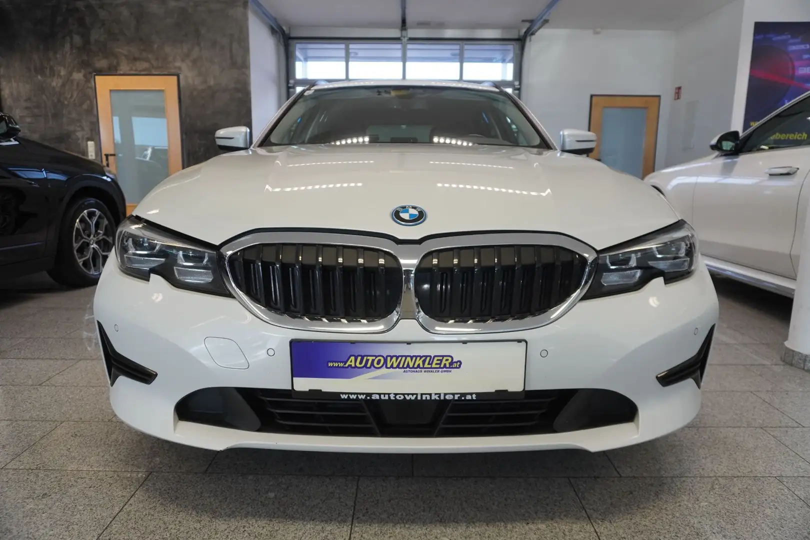 BMW 320 e PHEV xDrive Touring Aut. Virtual/Navi/LED Weiß - 2