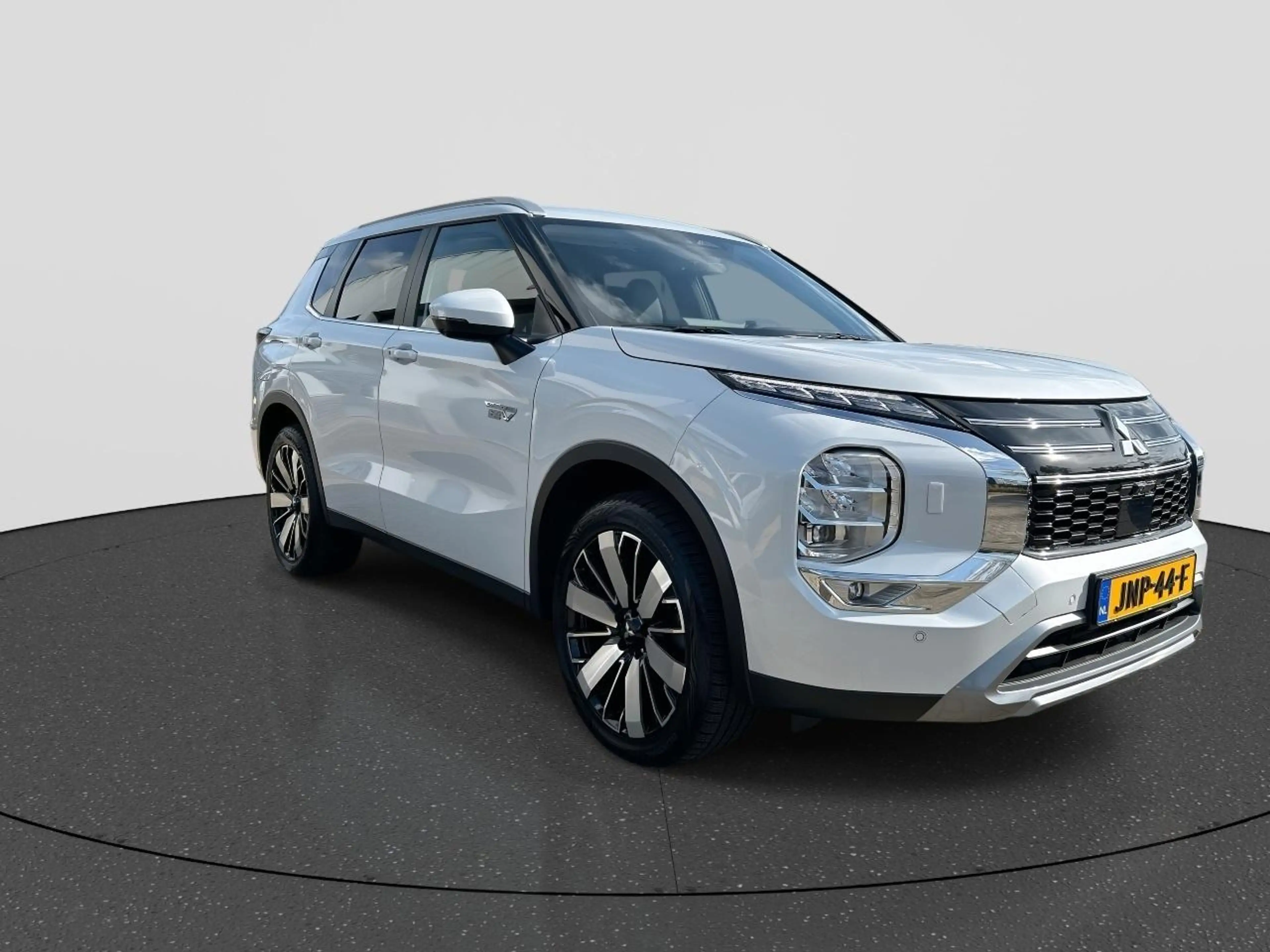 Mitsubishi Outlander 2.4 PHEV First Edition | Rijklaar | All Season Ban — photo 7