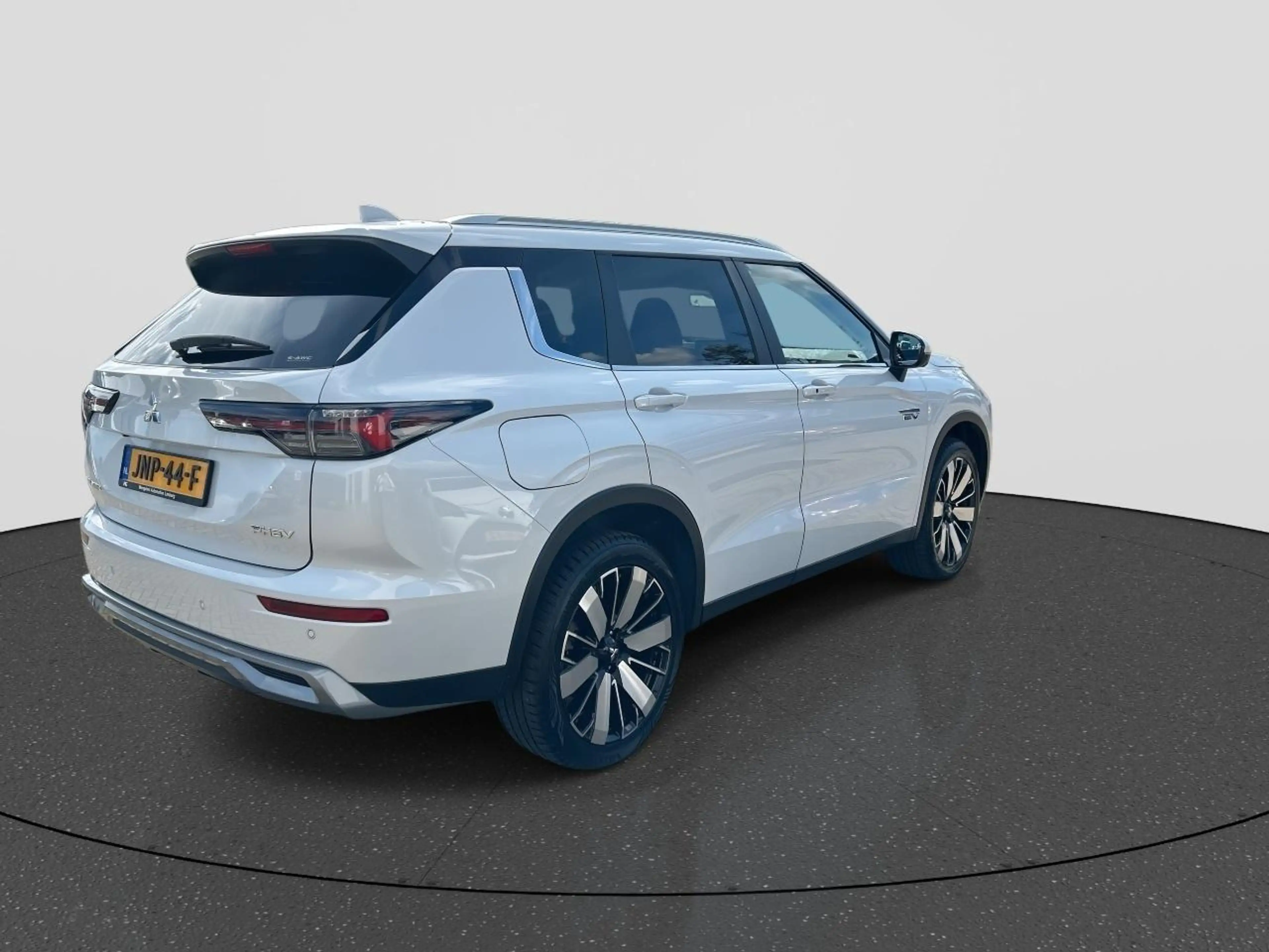 Mitsubishi Outlander 2.4 PHEV First Edition | Rijklaar | All Season Ban — photo 5