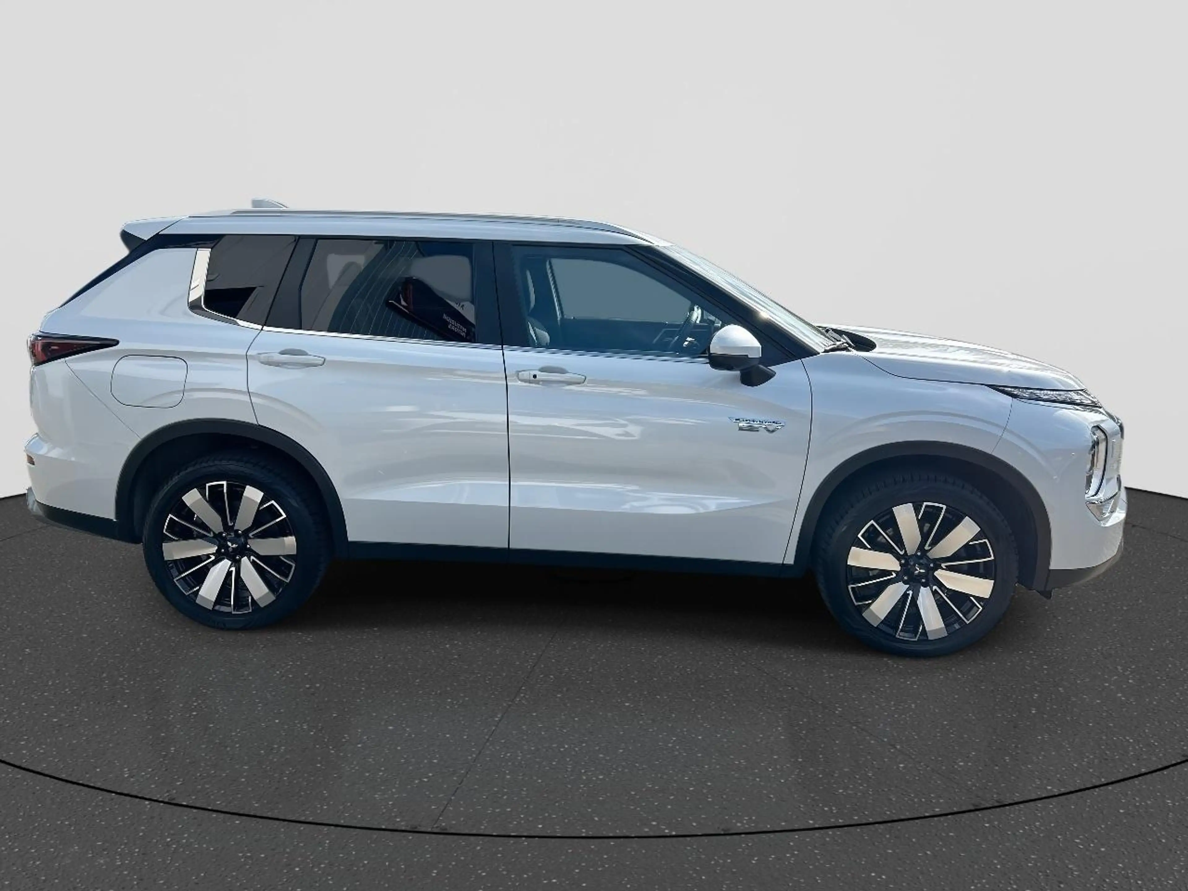 Mitsubishi Outlander 2.4 PHEV First Edition | Rijklaar | All Season Ban — photo 6