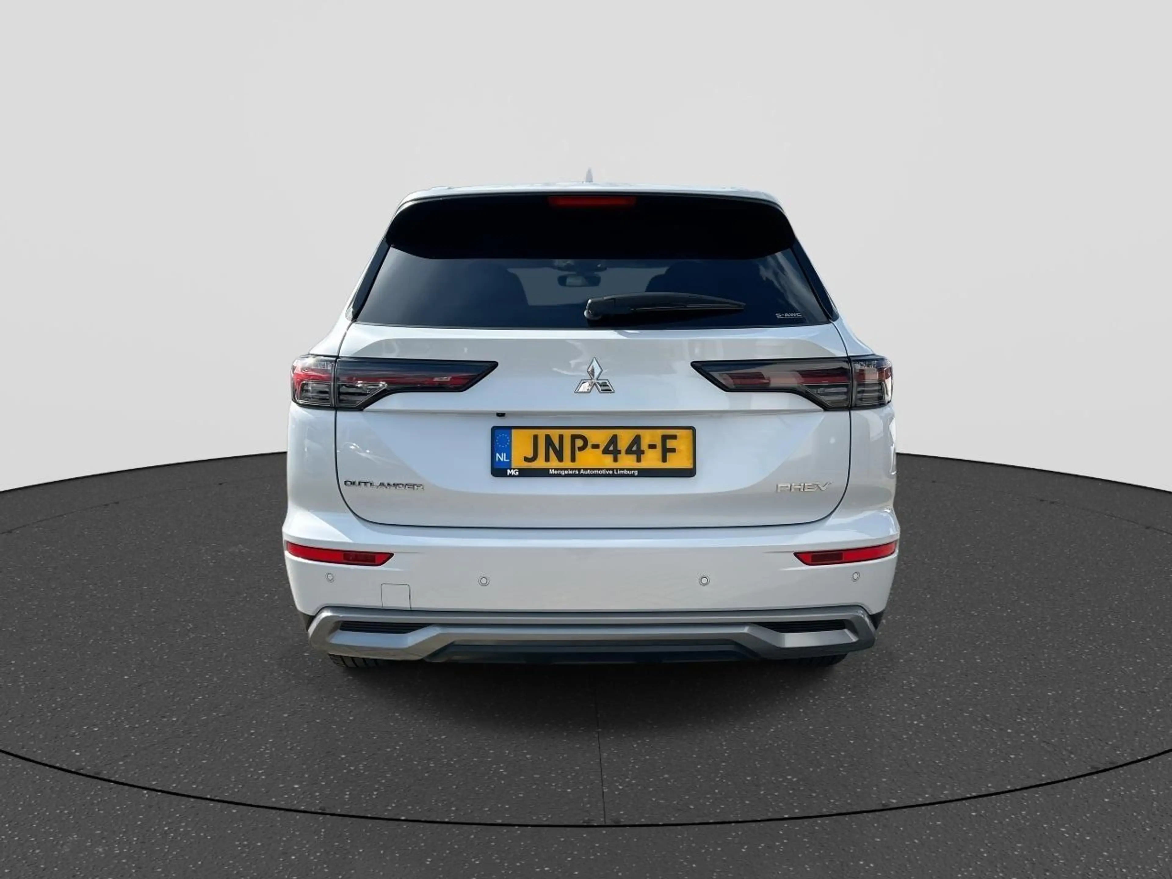 Mitsubishi Outlander 2.4 PHEV First Edition | Rijklaar | All Season Ban — photo 4
