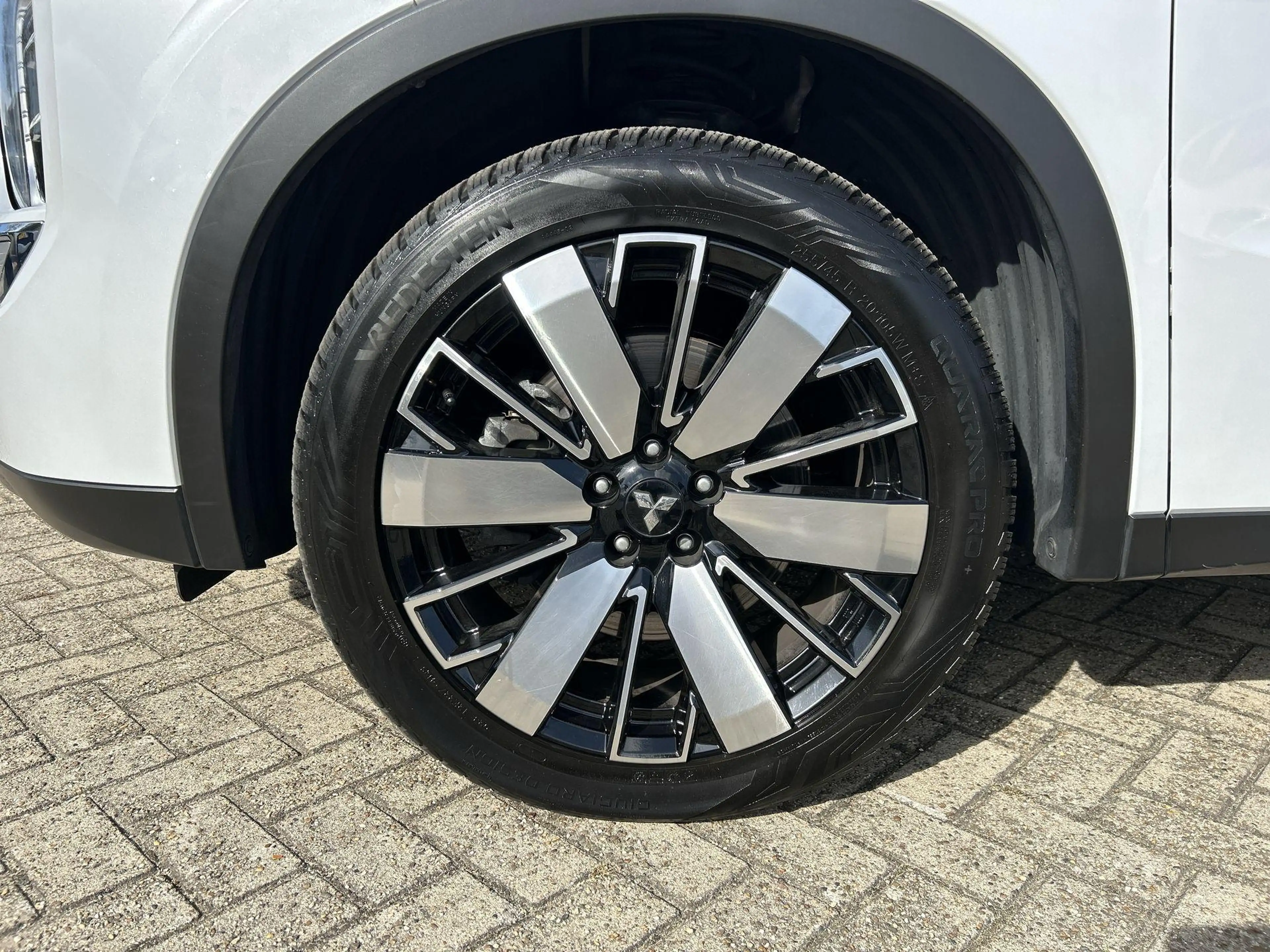 Mitsubishi Outlander 2.4 PHEV First Edition | Rijklaar | All Season Ban — photo 13