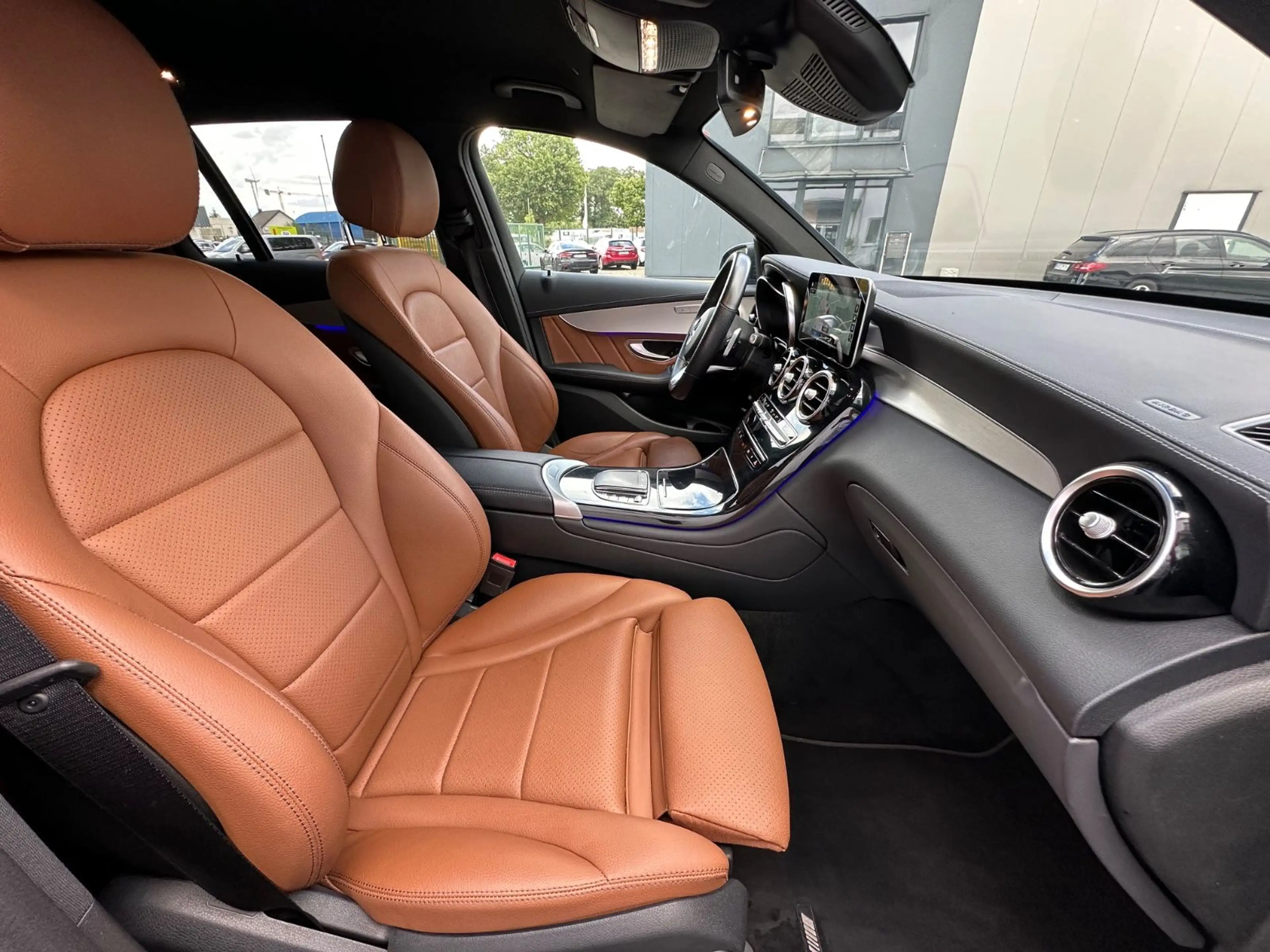 Mercedes-Benz GLC 300 e 4M AMG Line Distro KeylGo HeadUp 360° — photo 13
