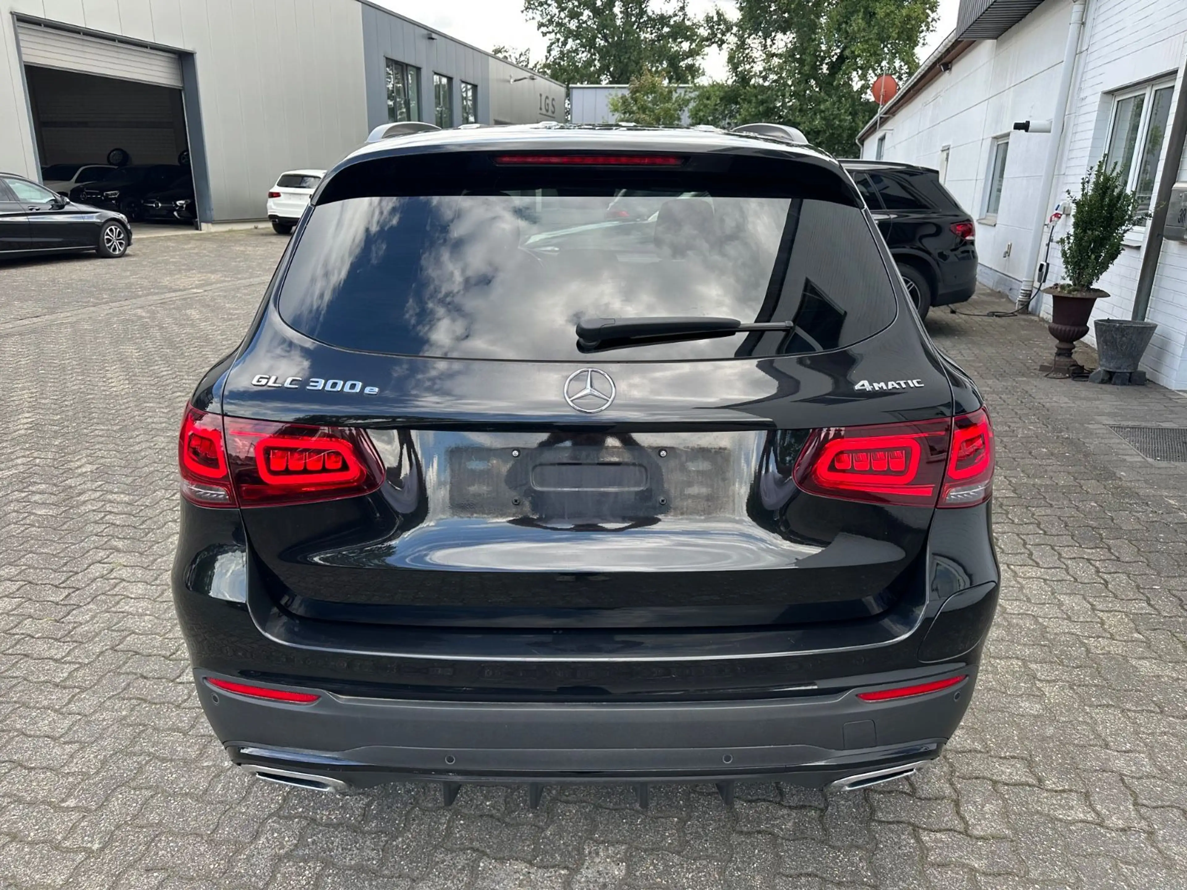 Mercedes-Benz GLC 300 e 4M AMG Line Distro KeylGo HeadUp 360° — photo 5