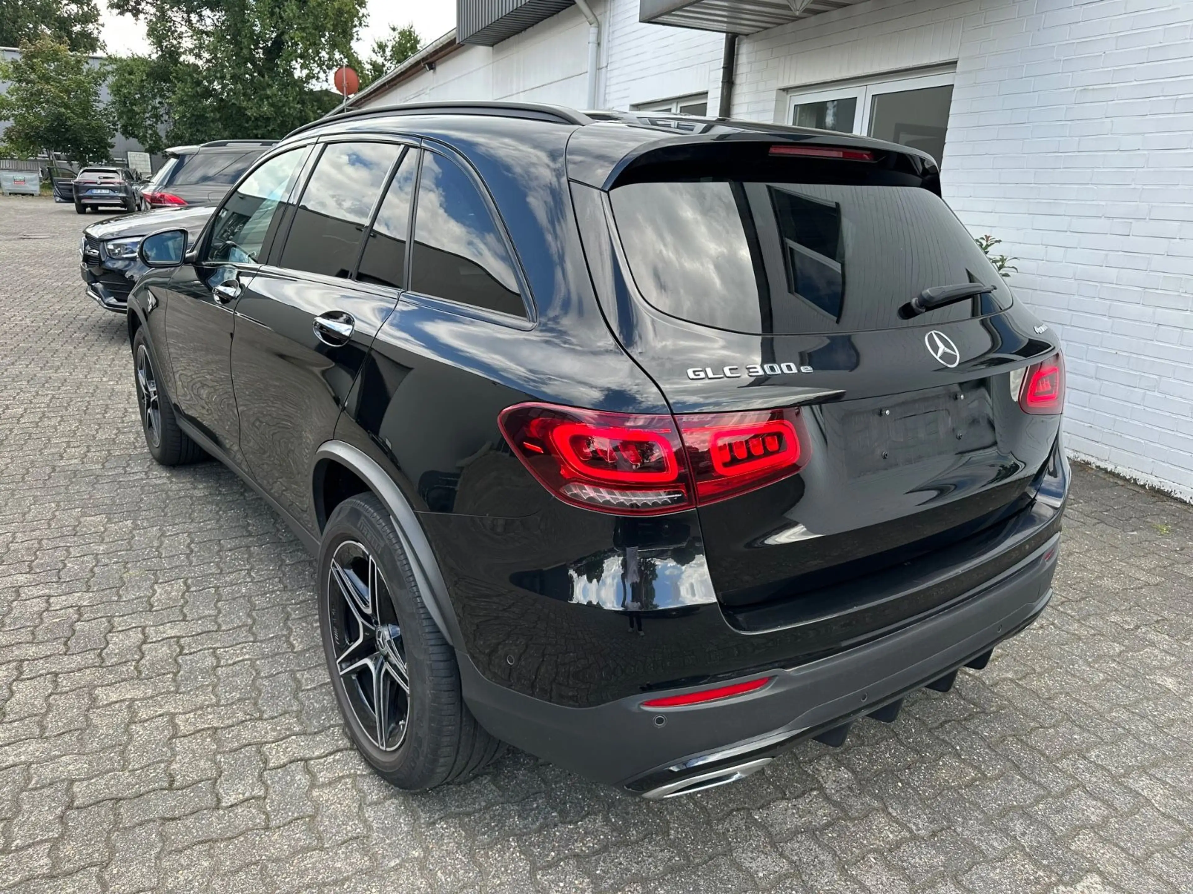 Mercedes-Benz GLC 300 e 4M AMG Line Distro KeylGo HeadUp 360° — photo 4