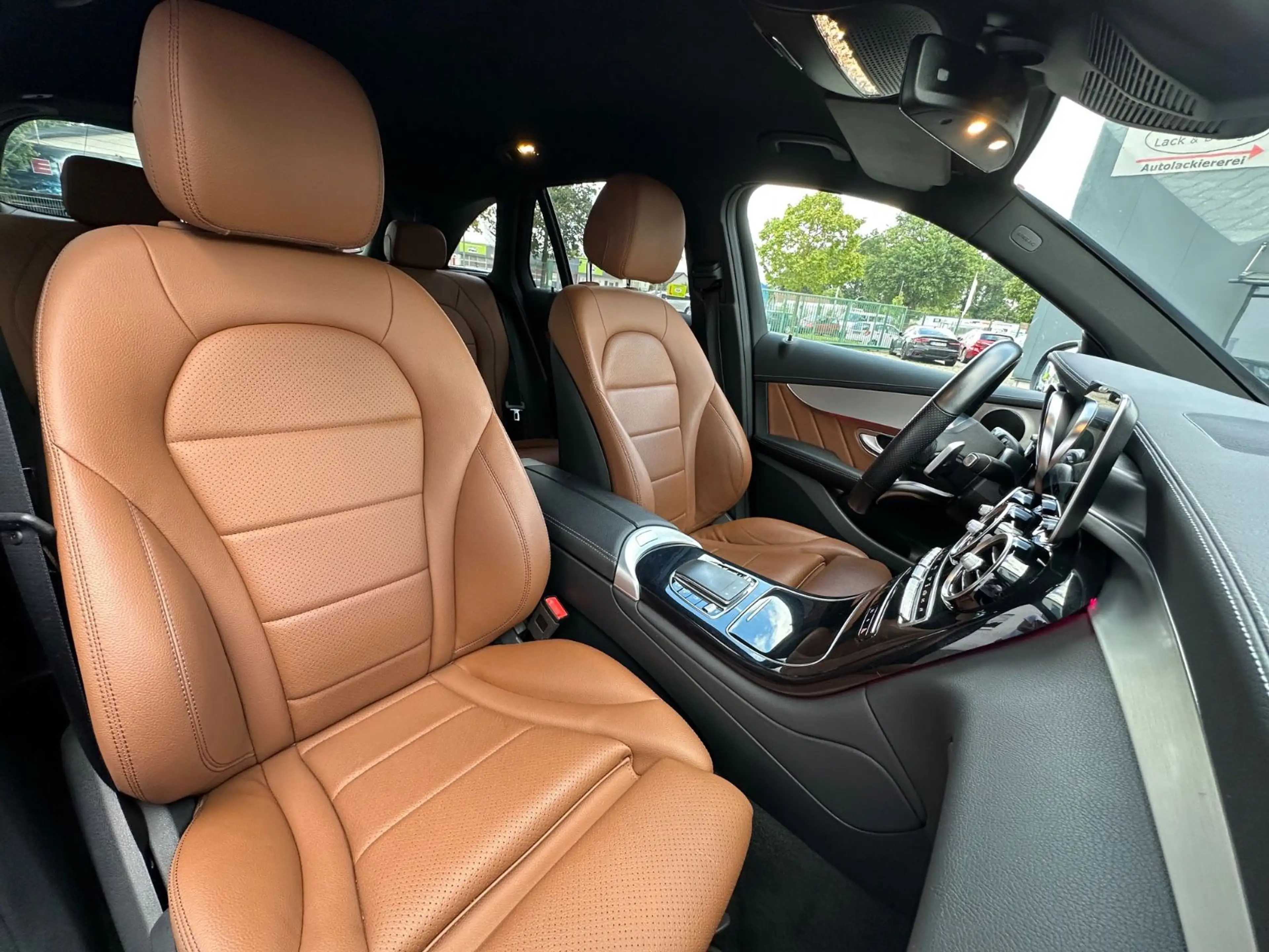Mercedes-Benz GLC 300 e 4M AMG Line Distro KeylGo HeadUp 360° — photo 15