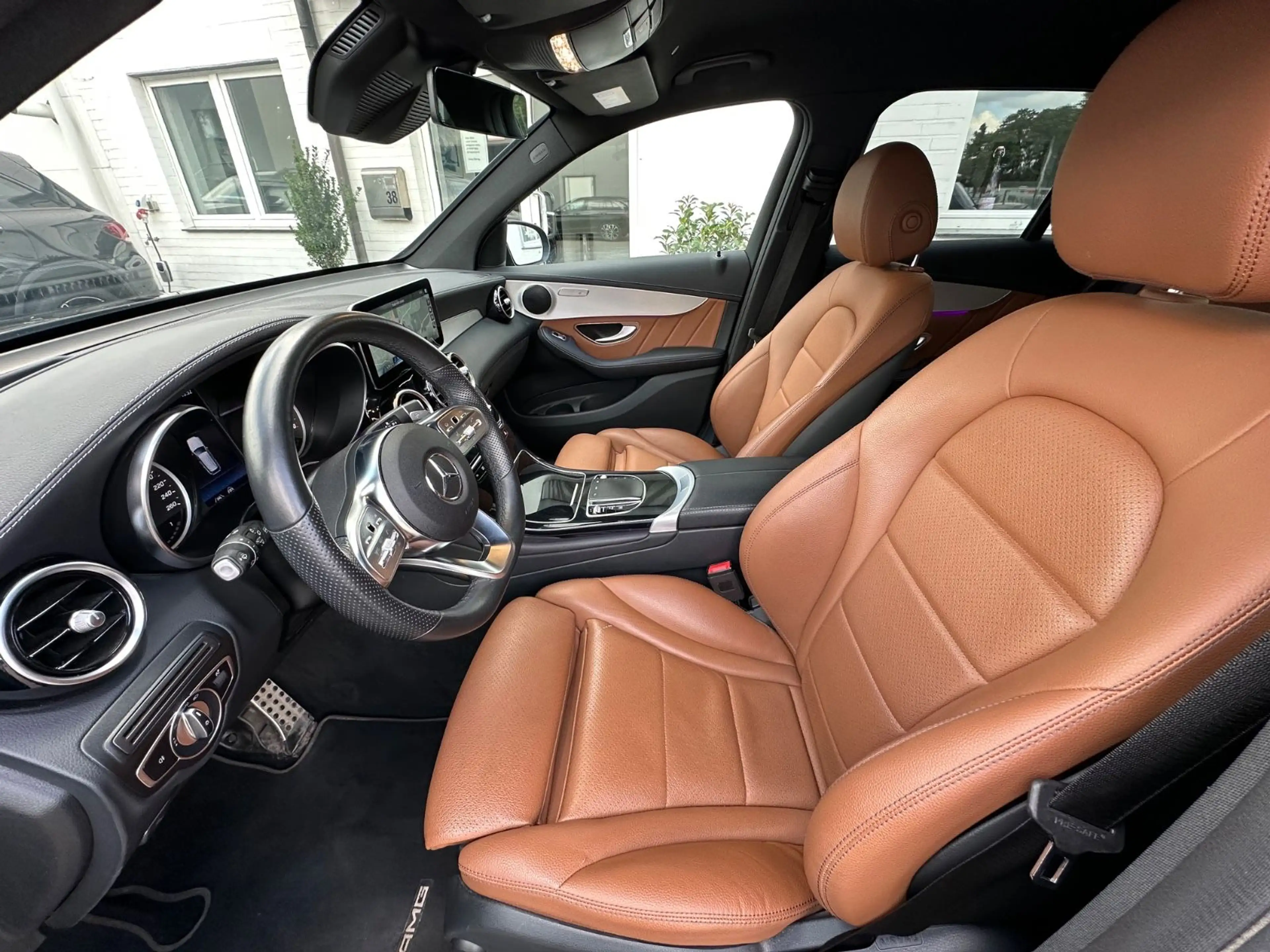 Mercedes-Benz GLC 300 e 4M AMG Line Distro KeylGo HeadUp 360° — photo 10