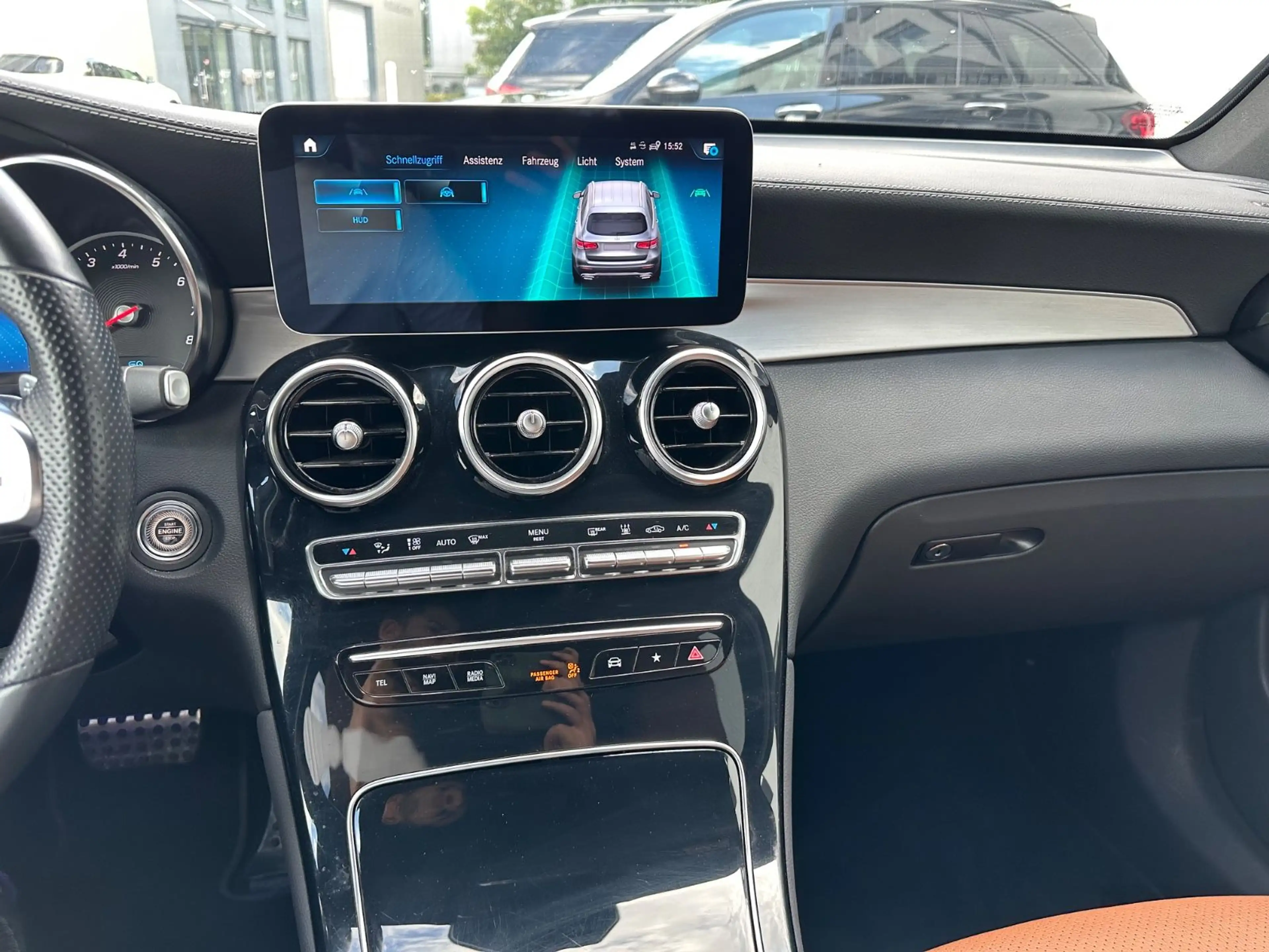 Mercedes-Benz GLC 300 e 4M AMG Line Distro KeylGo HeadUp 360° — photo 9