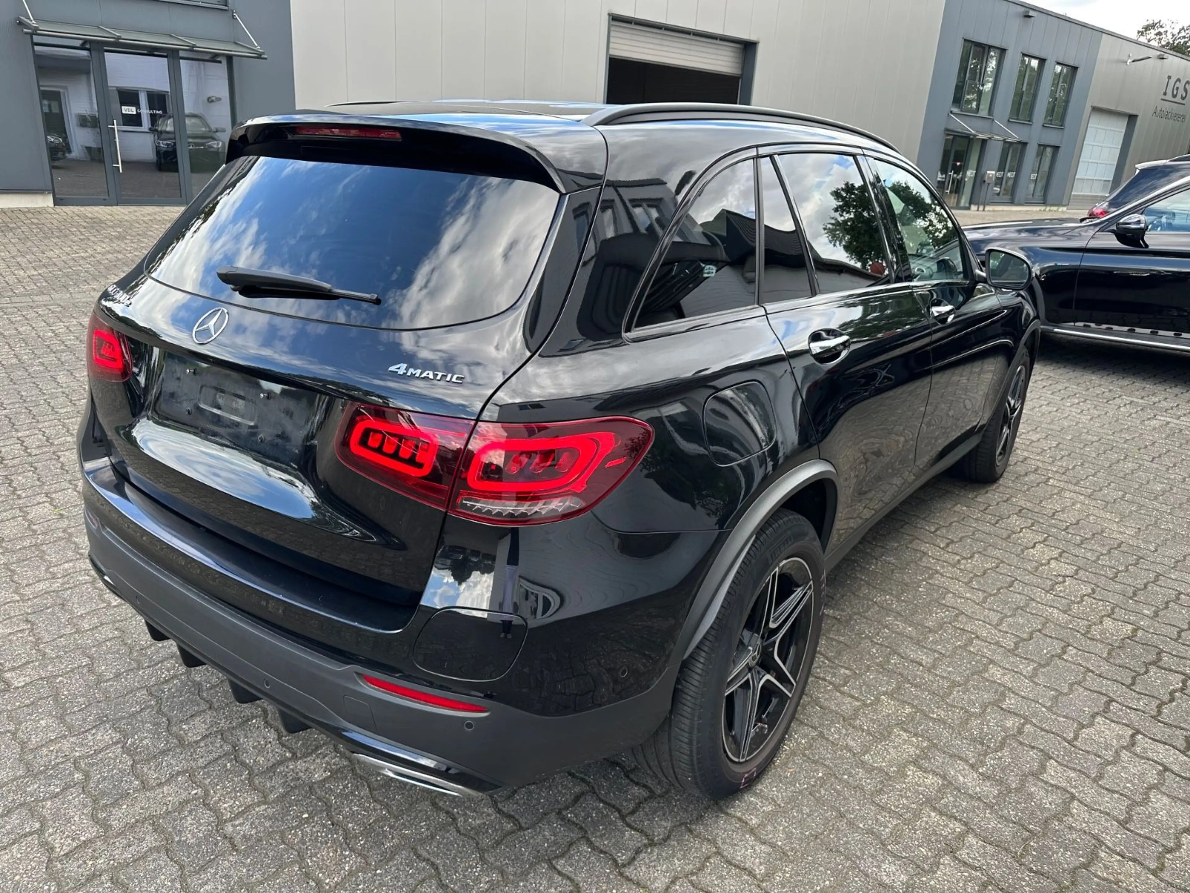 Mercedes-Benz GLC 300 e 4M AMG Line Distro KeylGo HeadUp 360° — photo 6