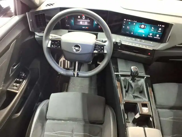 Opel Astra view 10