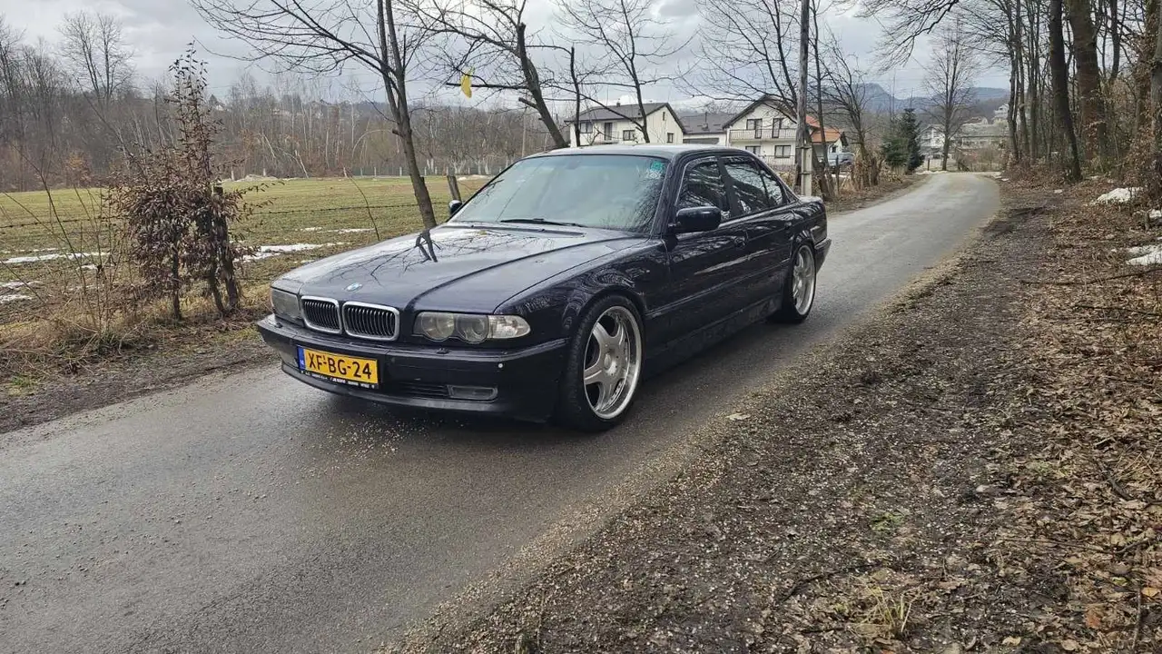 BMW 750i, foto 2