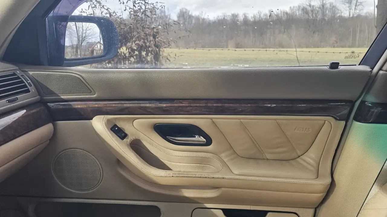 BMW 750i, foto 10