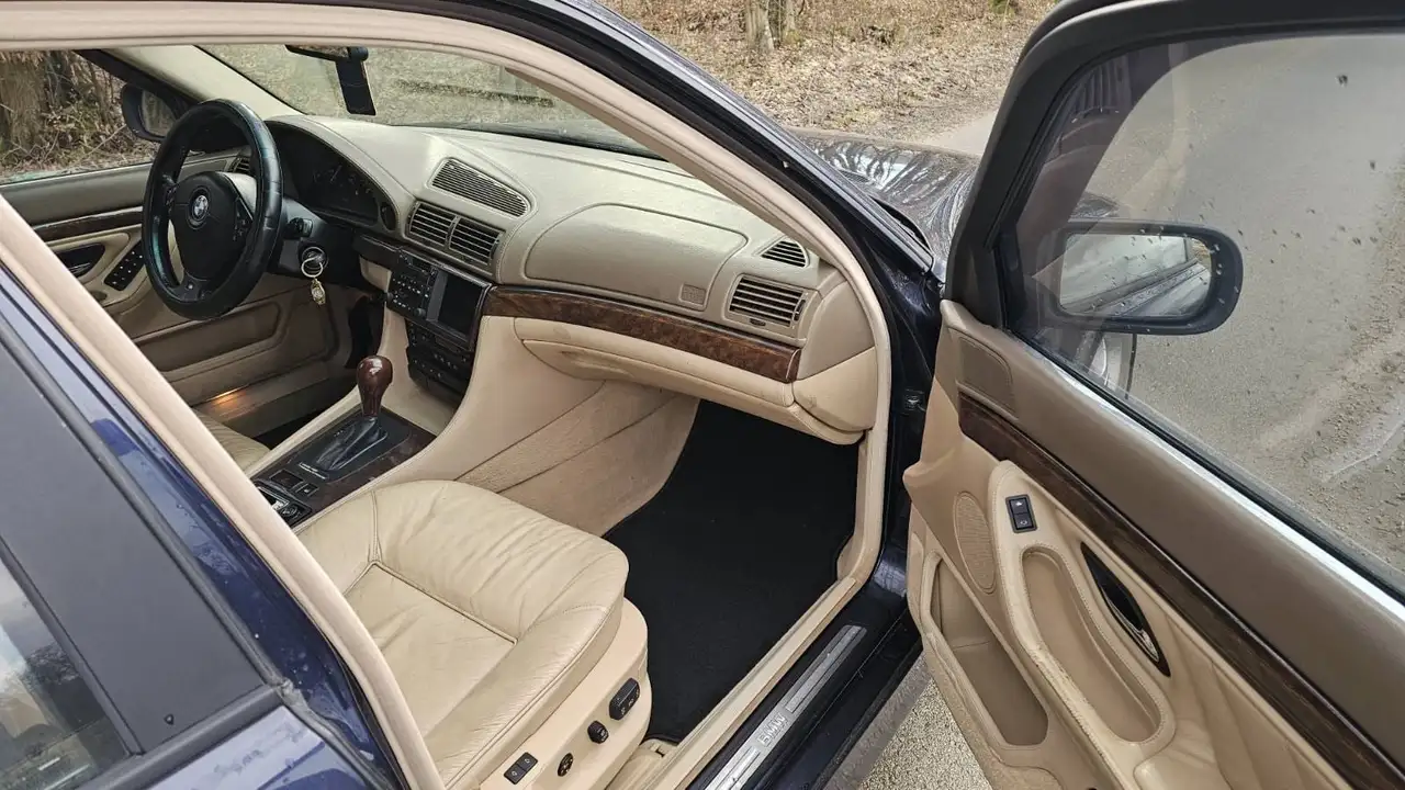 BMW 750i, foto 8