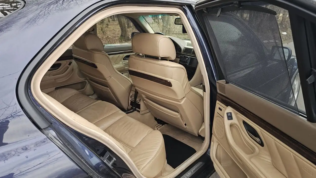 BMW 750i, foto 9