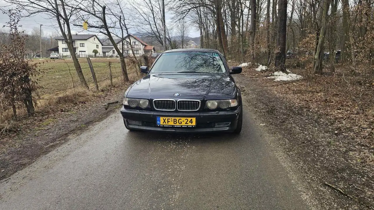 BMW 750i, foto 3