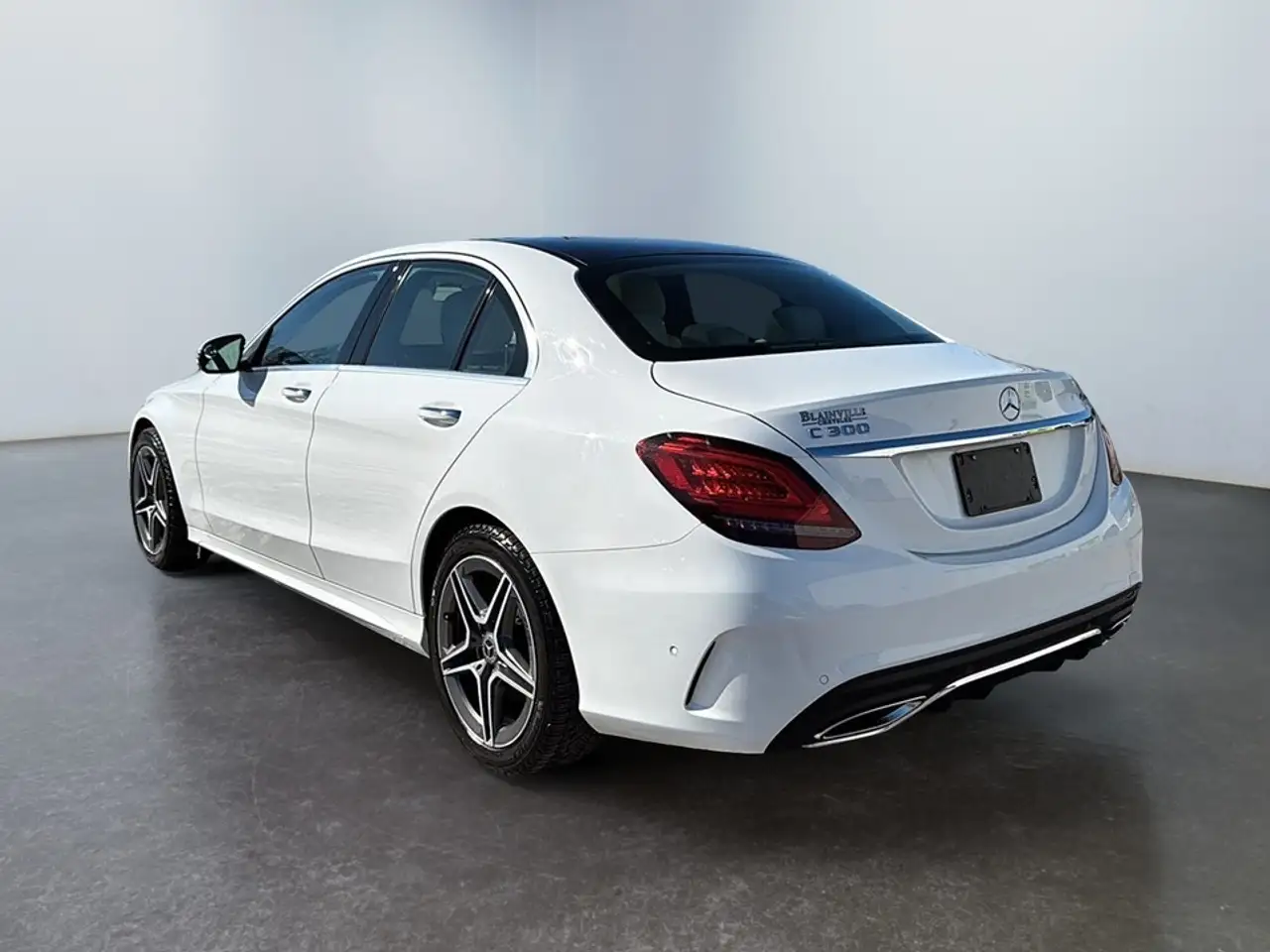 Mercedes-Benz C-Class снимка Mercedes-Benz C-Class